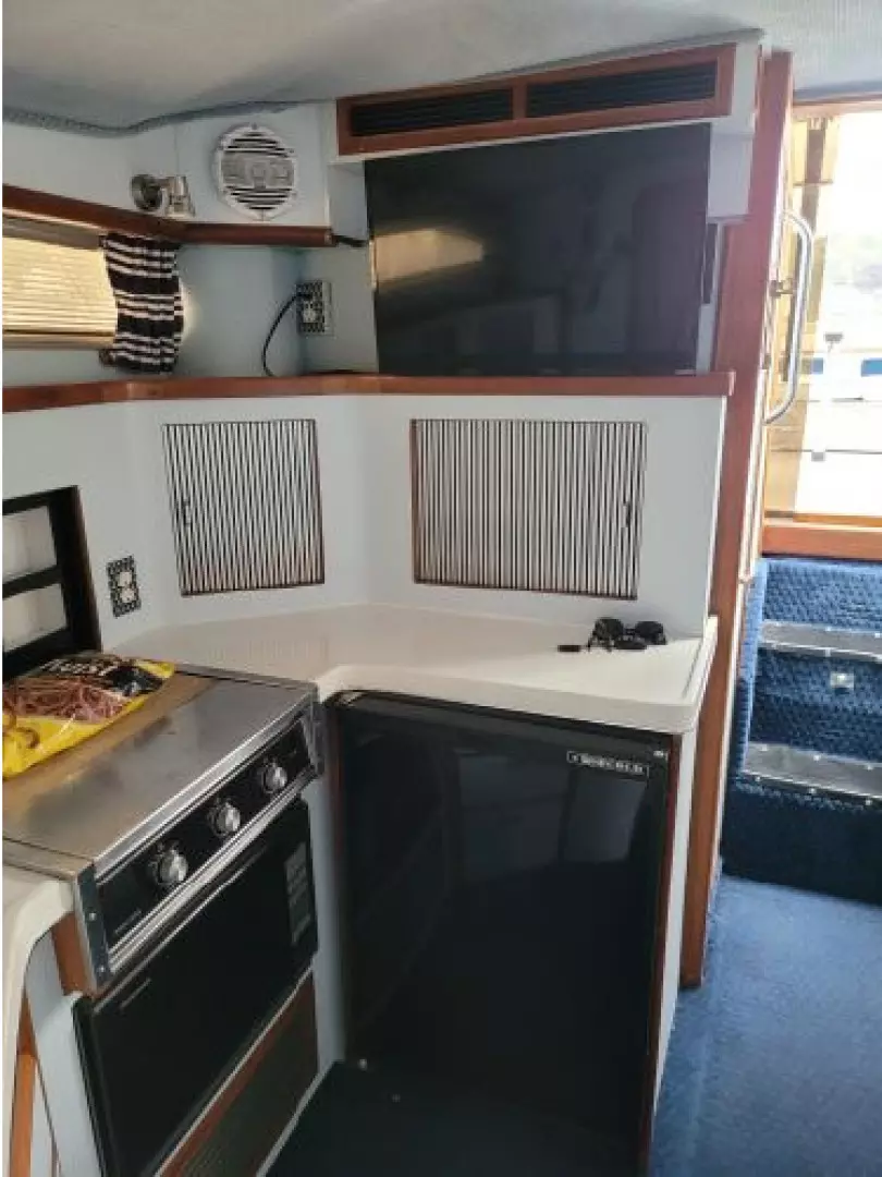 1988 Sea Ray 340 Express Cruiser - Image 19