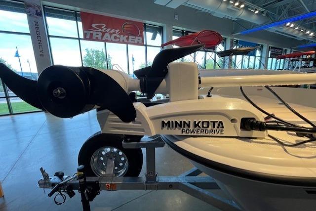 2026 Mako Pro Skiff 15 CC with Minn Kota PowerDrive motor in showroom.