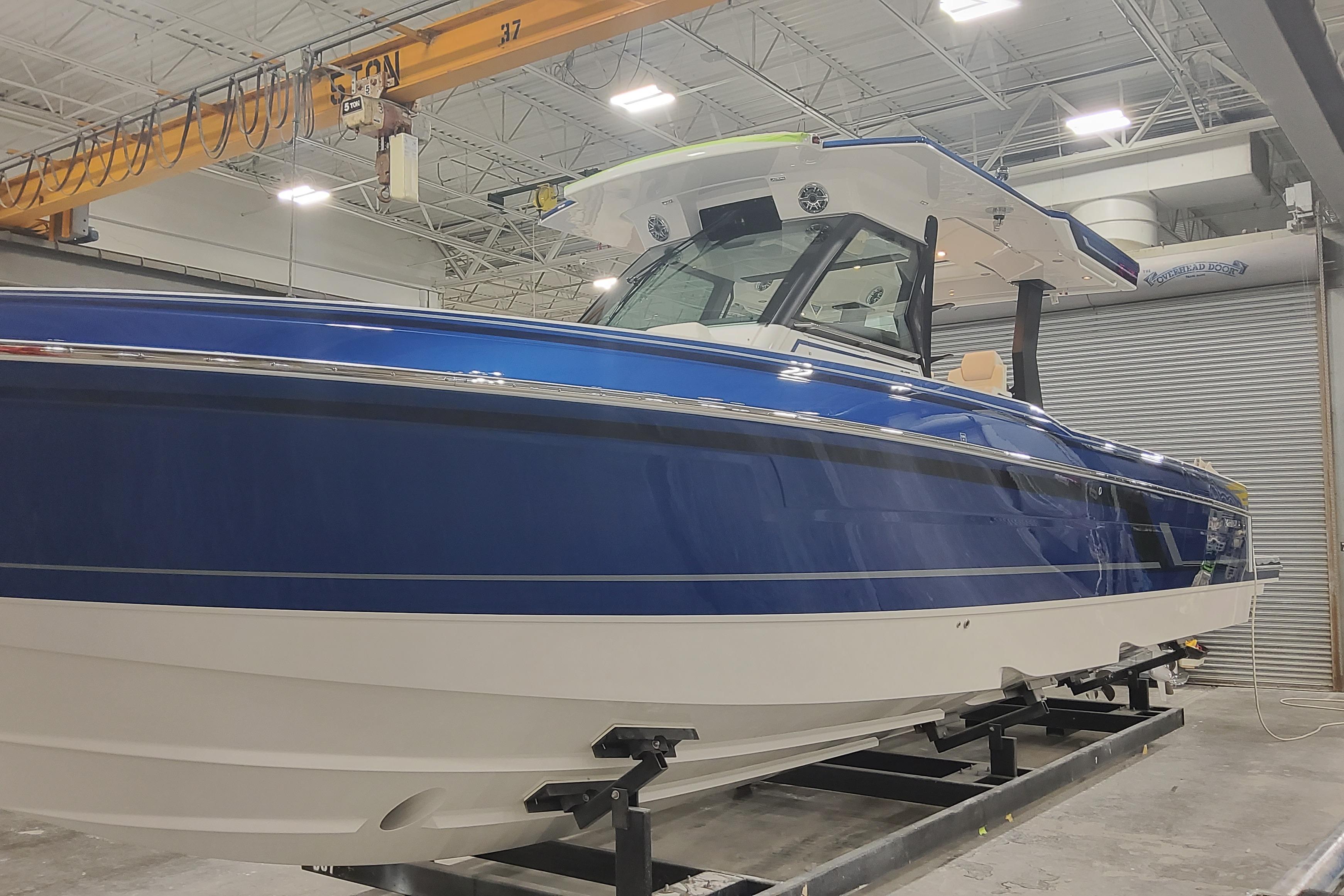 2024 Formula 387 Center Console Fish