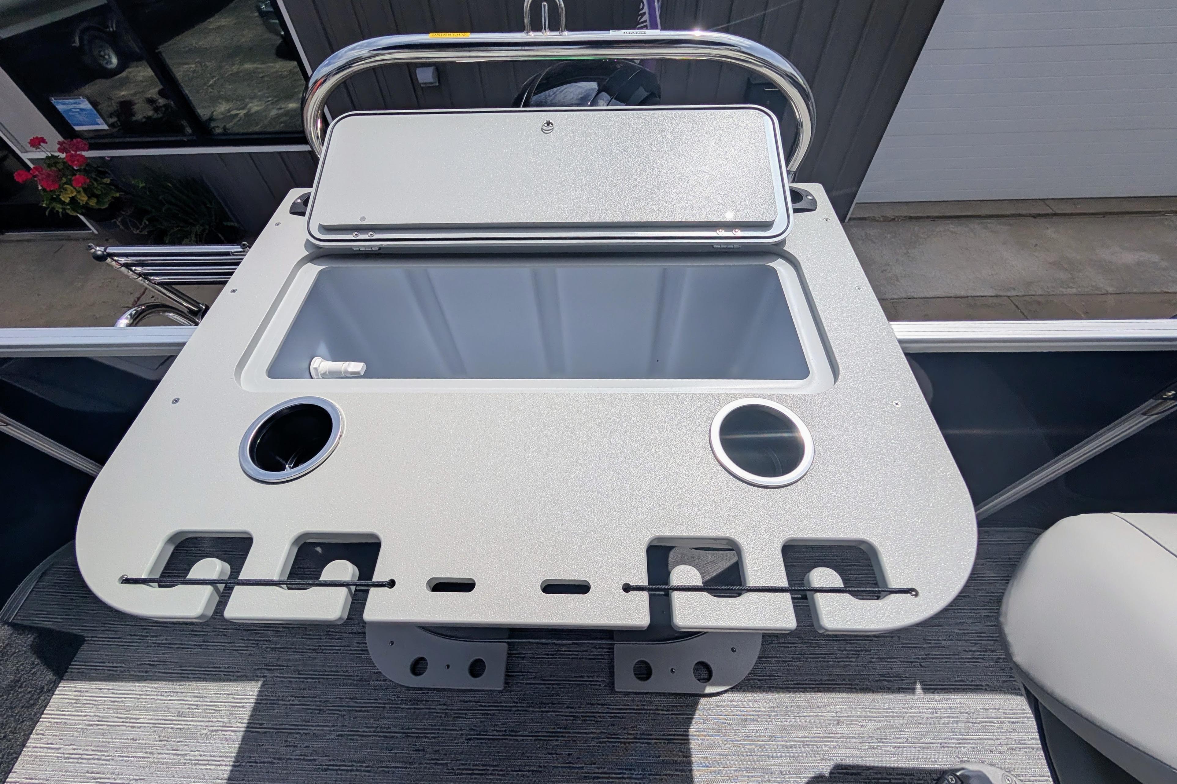 2026 Starcraft EX 20 F boat console with cup holders and storage compartment.