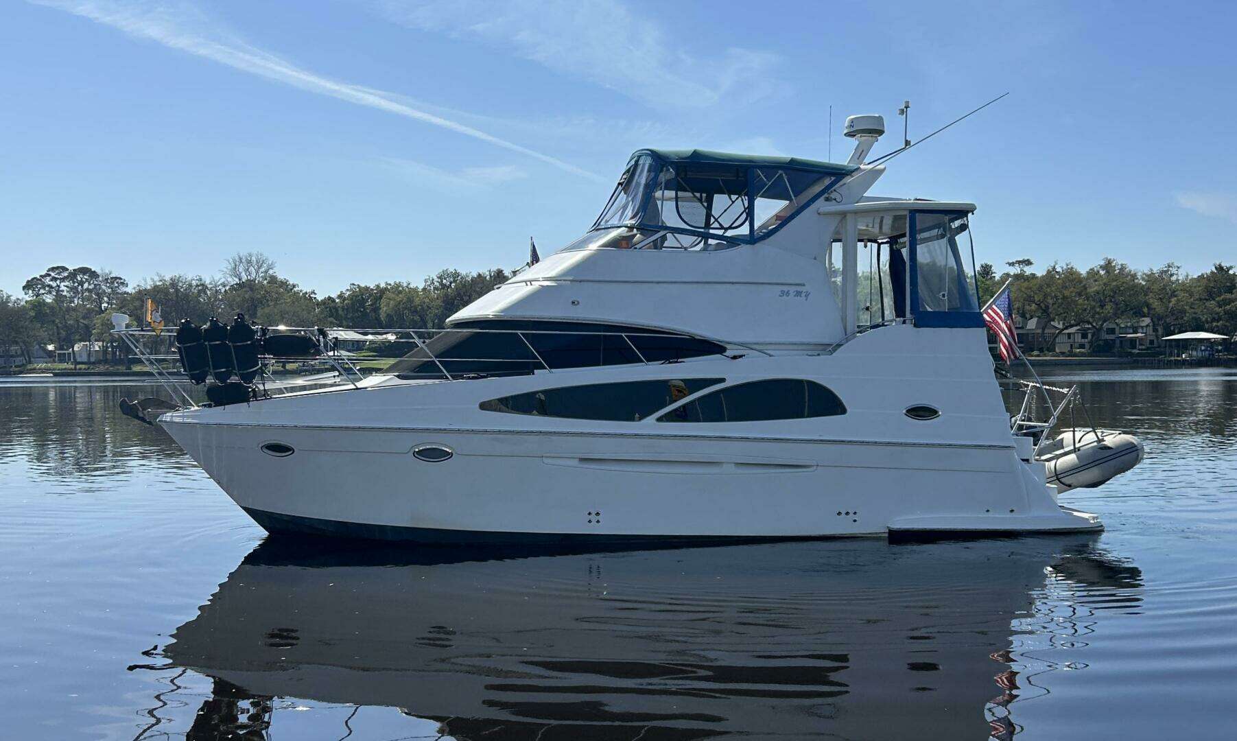 2005 Carver 366 MY - Image 5