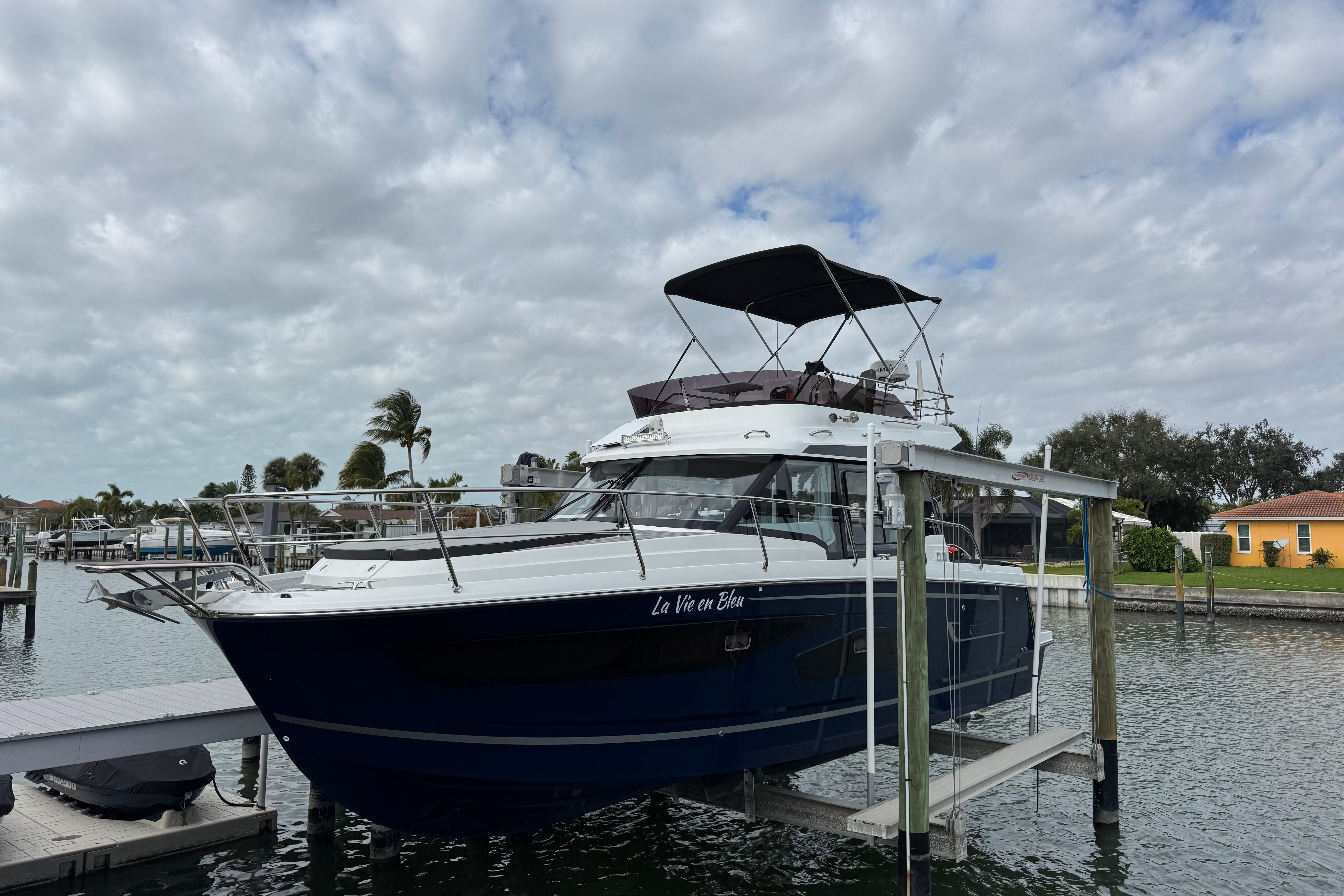 2022 Jeanneau NC Weekender 1095