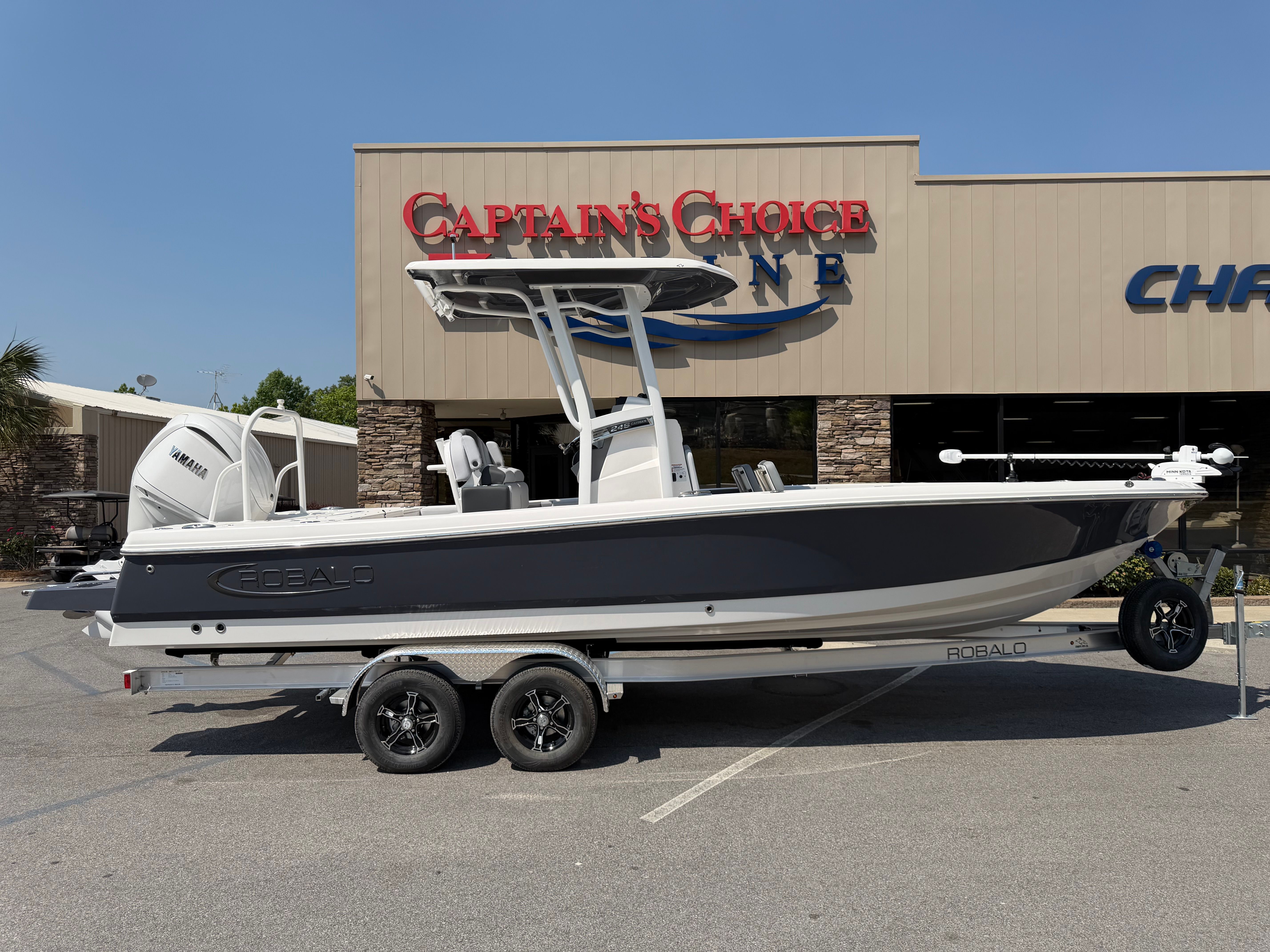 2026 Robalo 246 Cayman