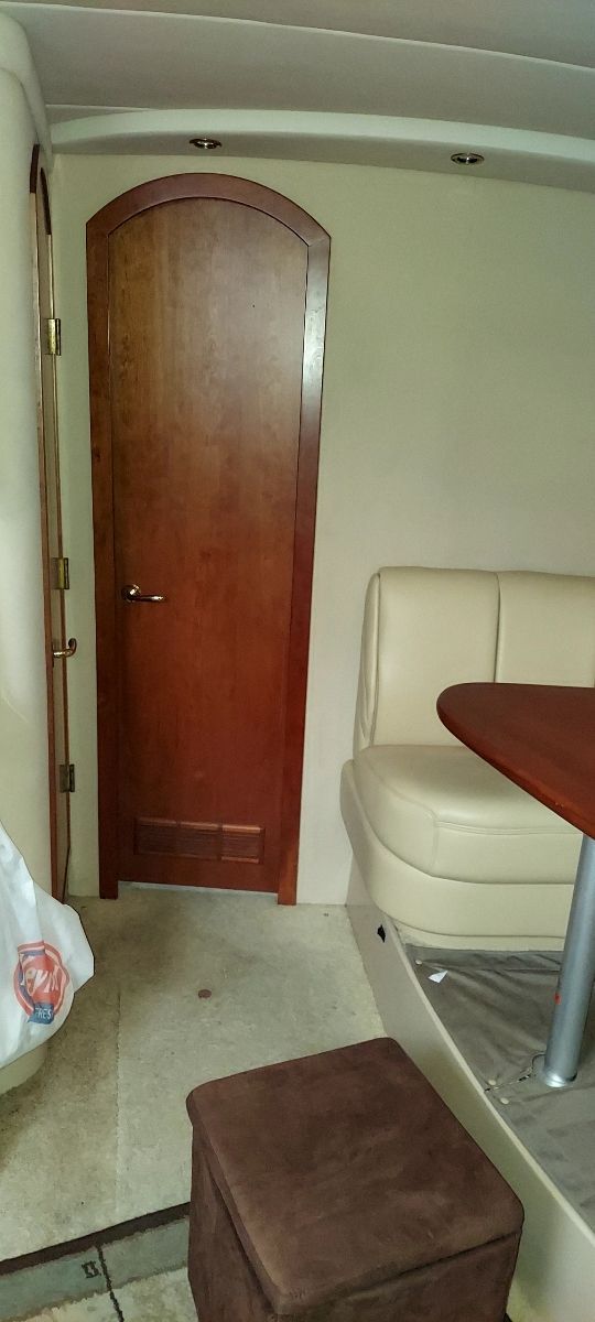 2000 Cruisers Yachts 3575 Express - 12