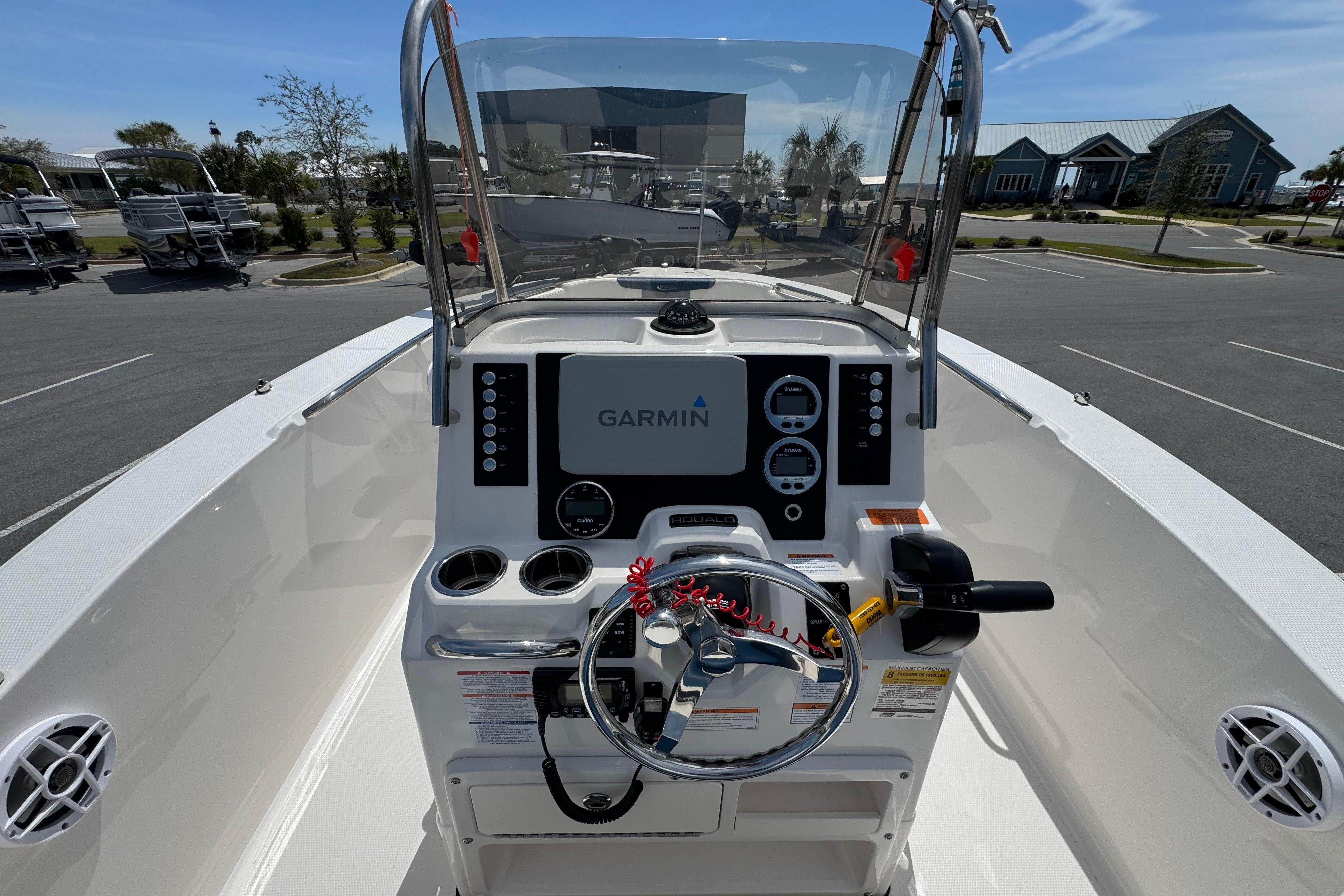 2023 Robalo R202 Explorer boat dashboard with Garmin navigation system.