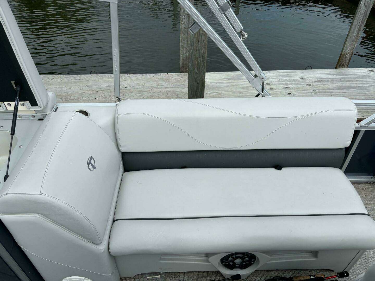 2022 Tahoe GT2585 Center Console Fishing Tritoon - Image 13