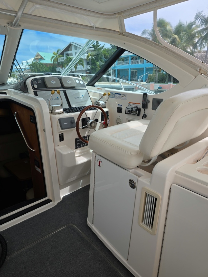 2006 Tiara Yachts 3600 Open - Image 13