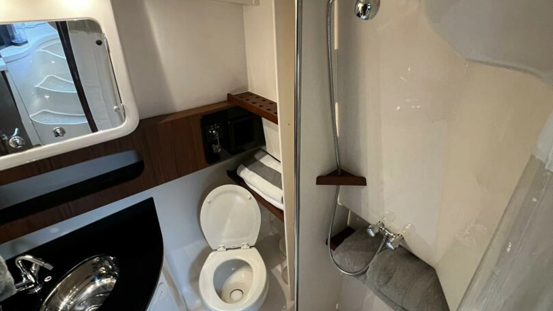 2018 Grady-White 370 Express - Image 12
