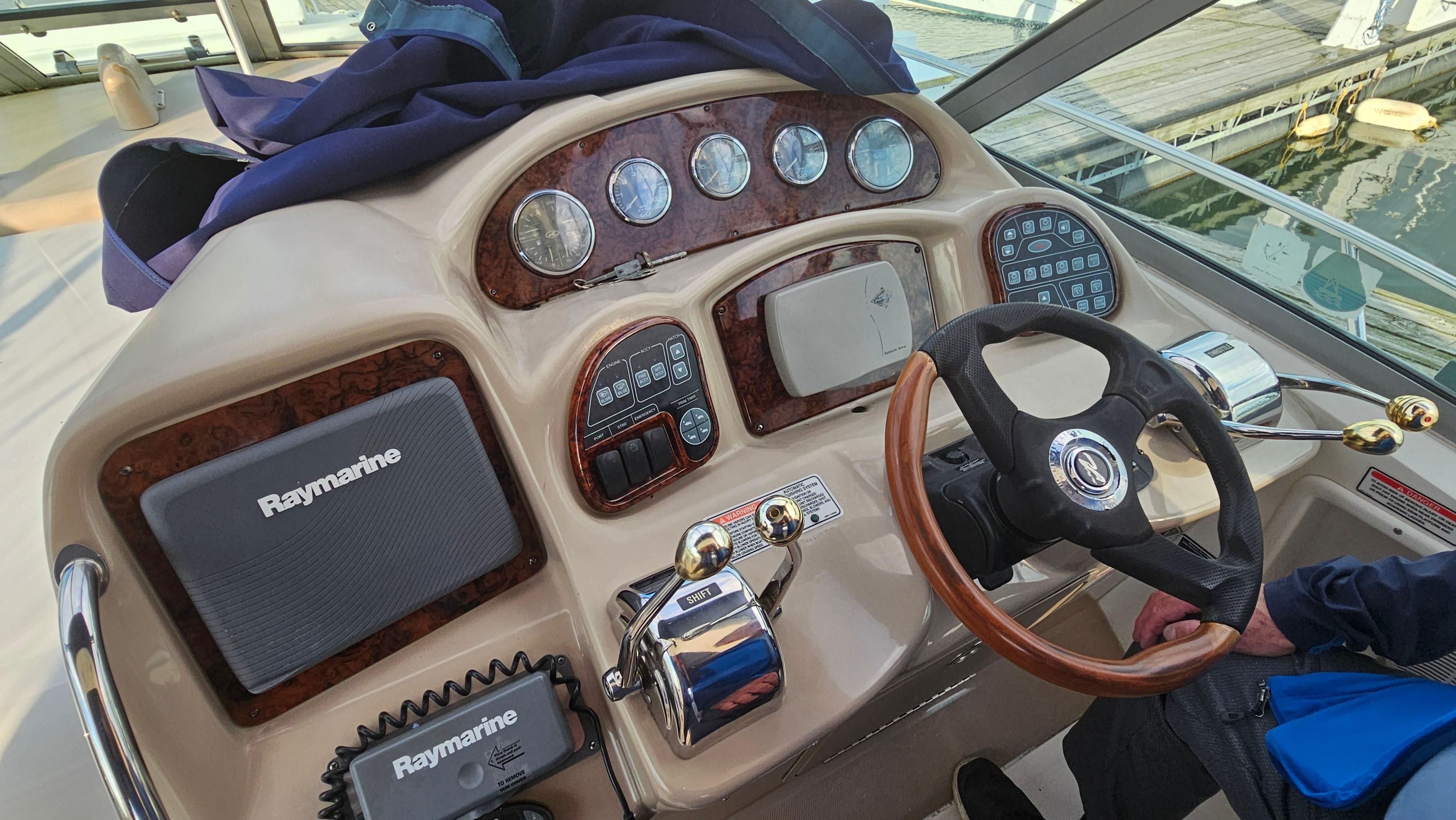 2005 Sea Ray Sundancer 320 - 10