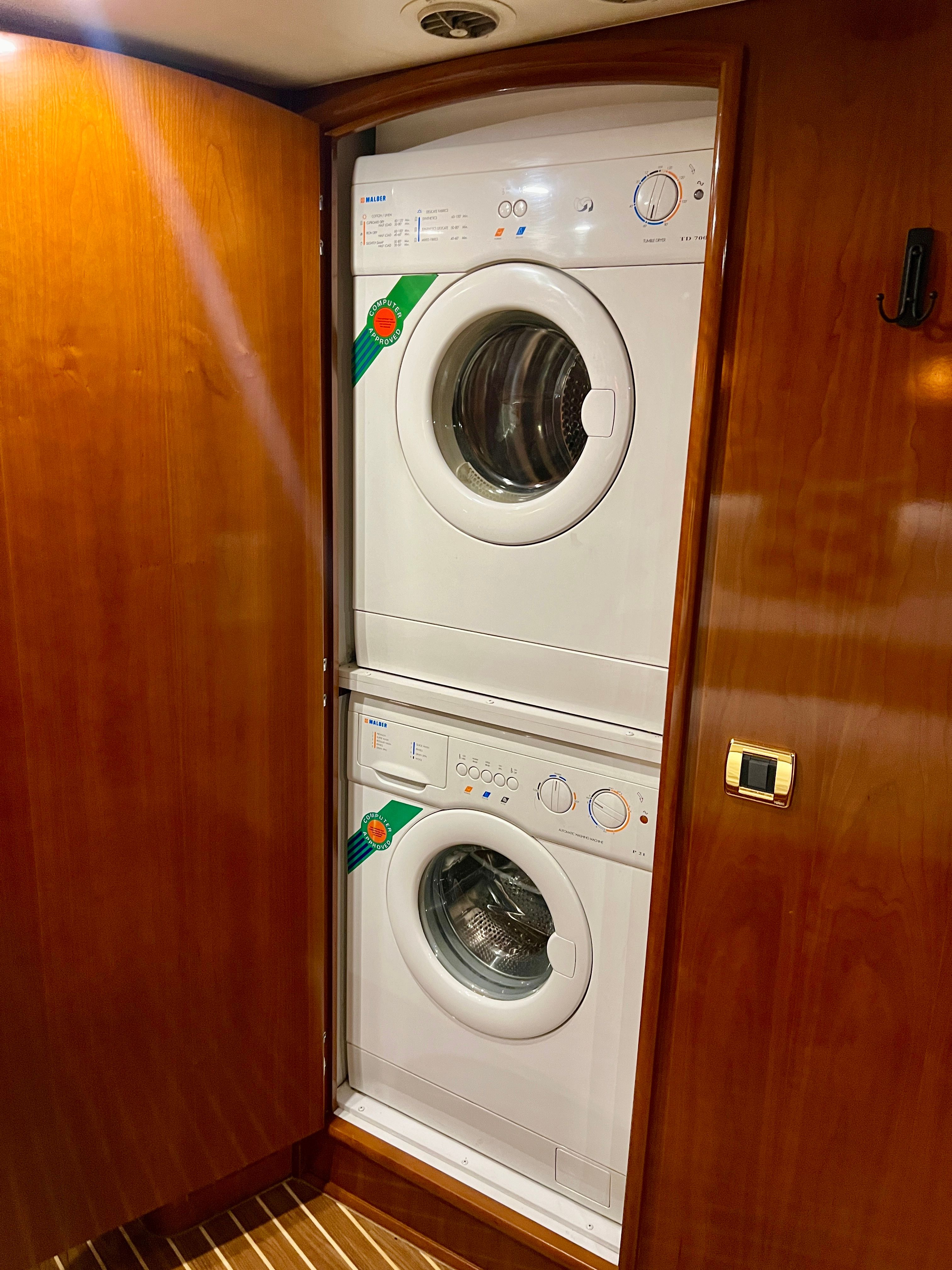 Washer and dryer in Carver 560 Voyager Sky yacht.