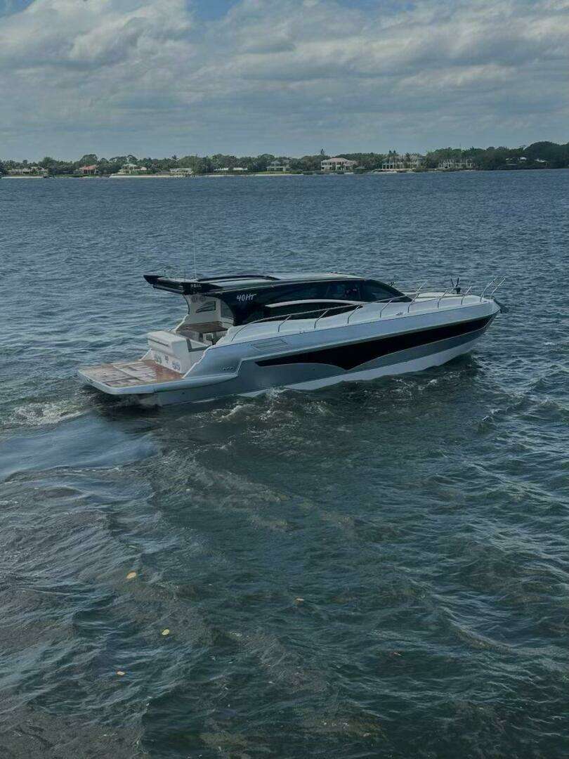 2025 Real 40 HT Luxury - Image 32