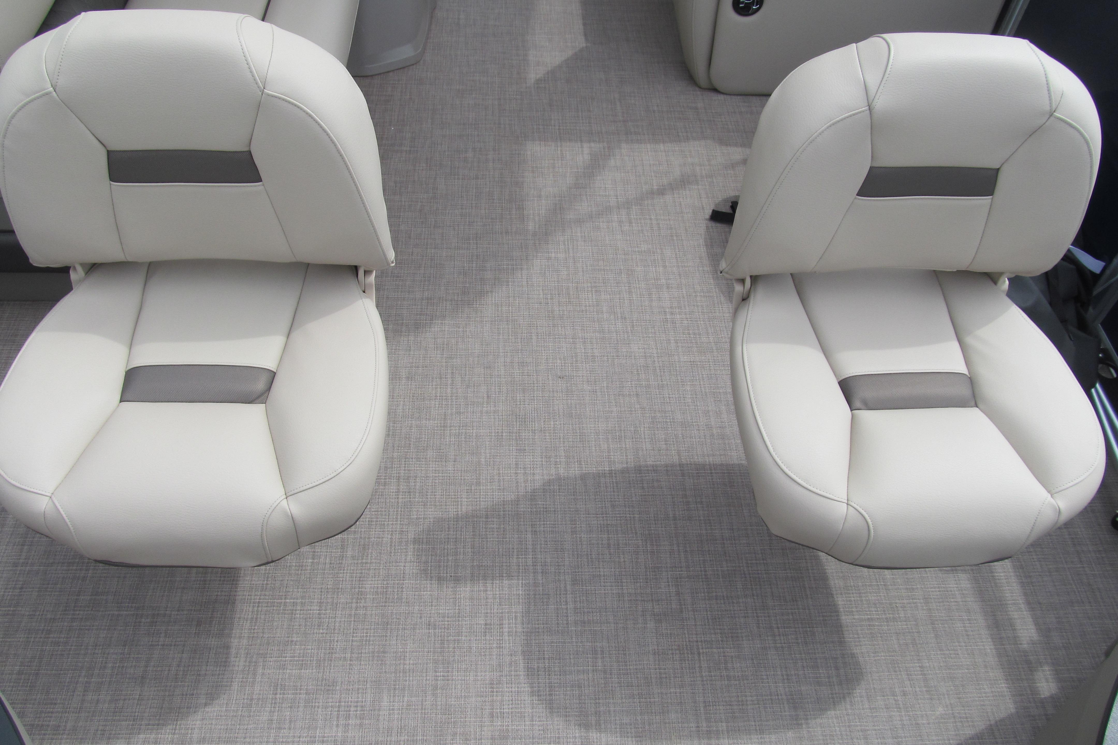 2024 Sun Tracker Fishin' Barge 20 DLX boat seats, featuring plush white upholstery.