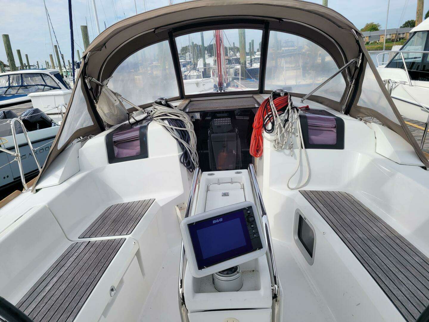 2014 Jeanneau 379 - Image 19