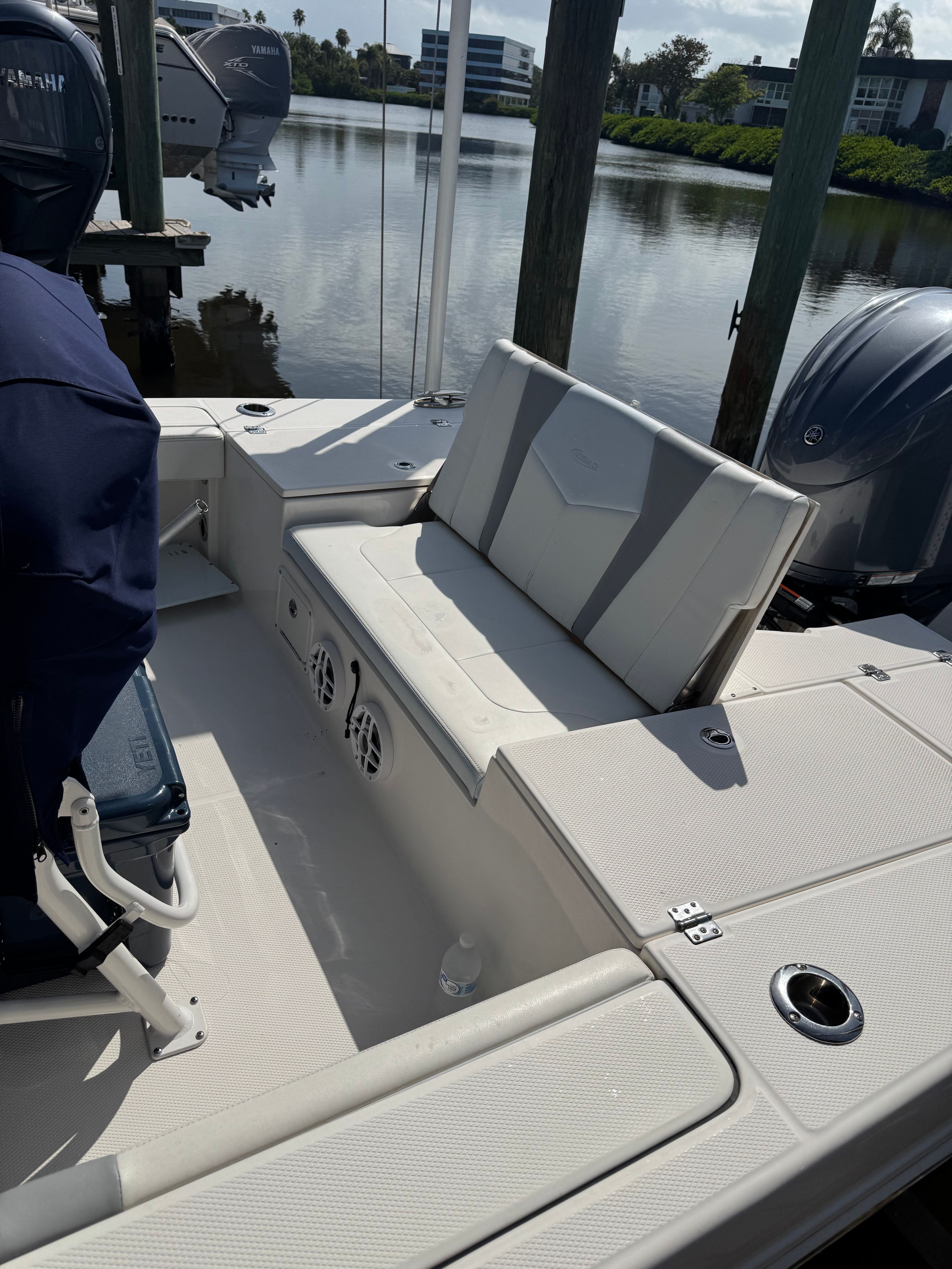 2023 Robalo 246 Cayman - 18