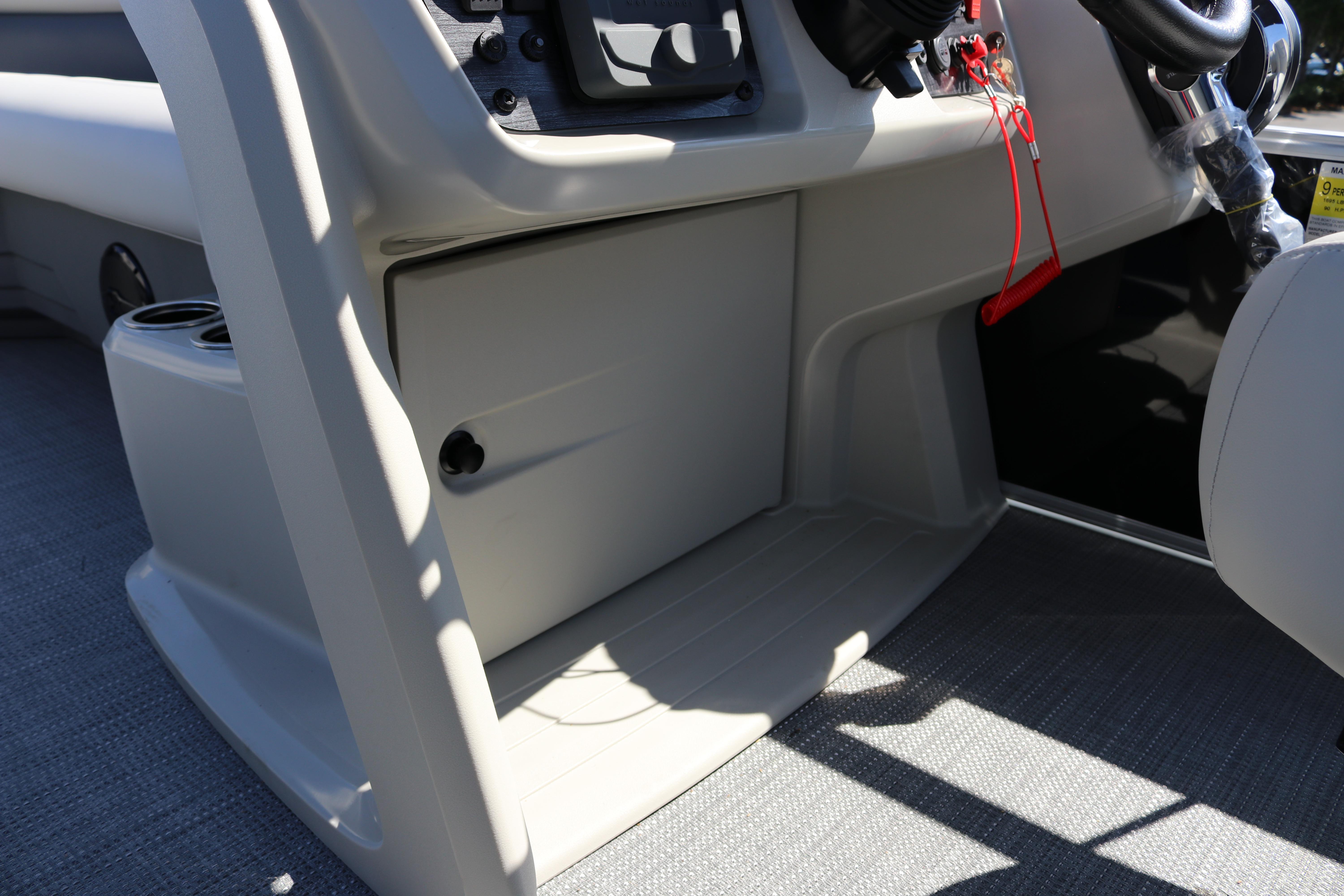 Interior view of 2025 SunChaser Vista 20 Fish boat console area.