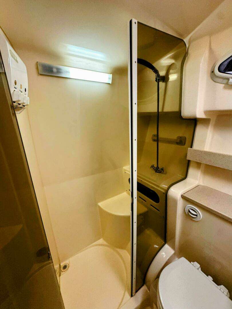 2002 Rinker 342 Fiesta Vee - Image 29