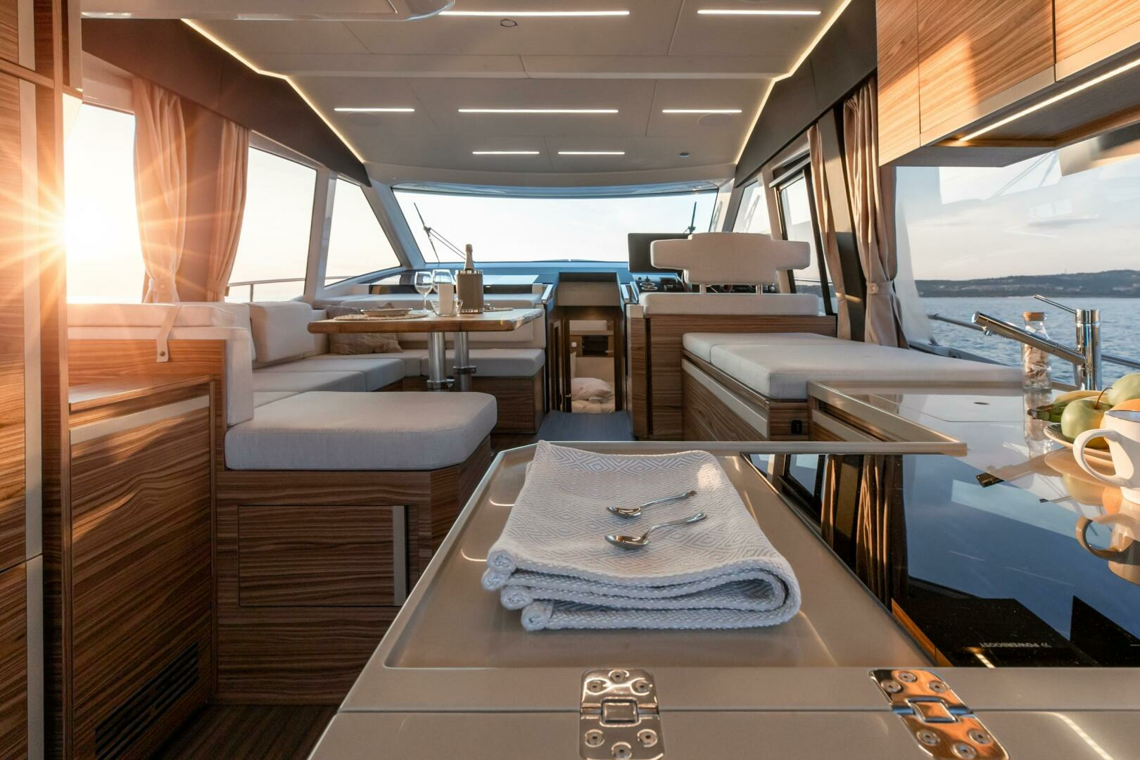 2024 Greenline 45 Fly Hybrid - Image 11