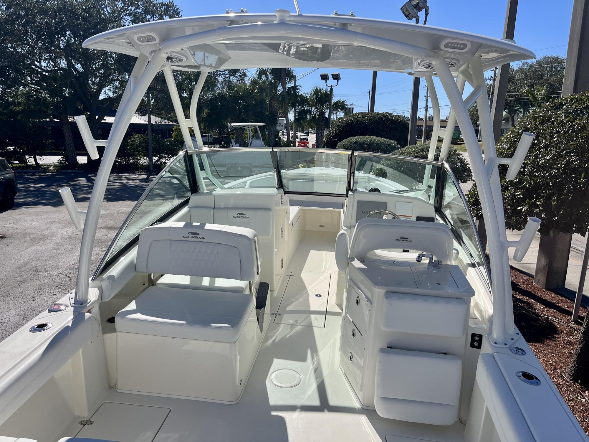 2025 Cobia 240 Dual Console - 9