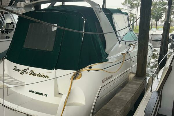 1997 Cruisers Yachts 3575