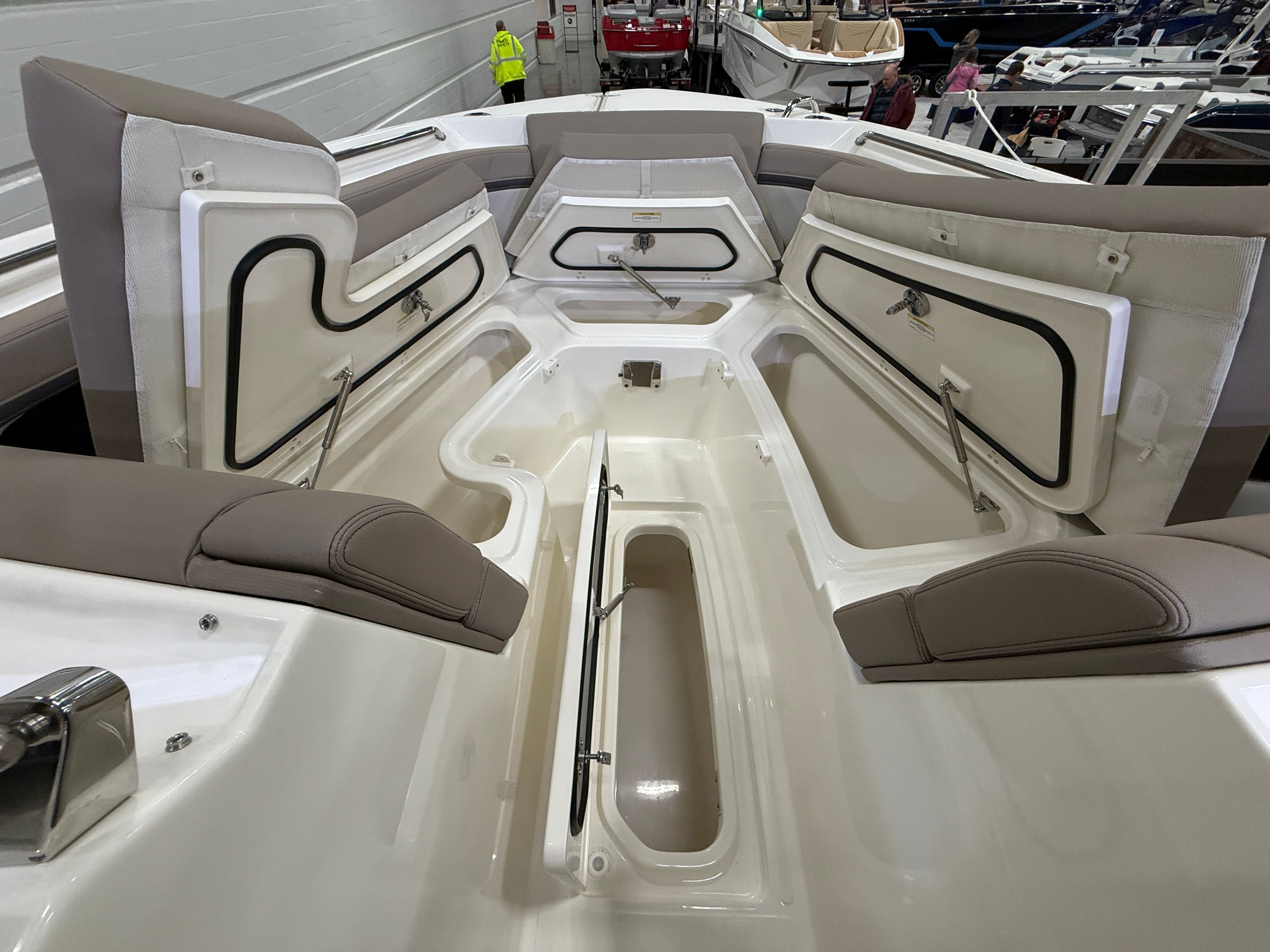 2026 Boston Whaler 330 Vantage - 54