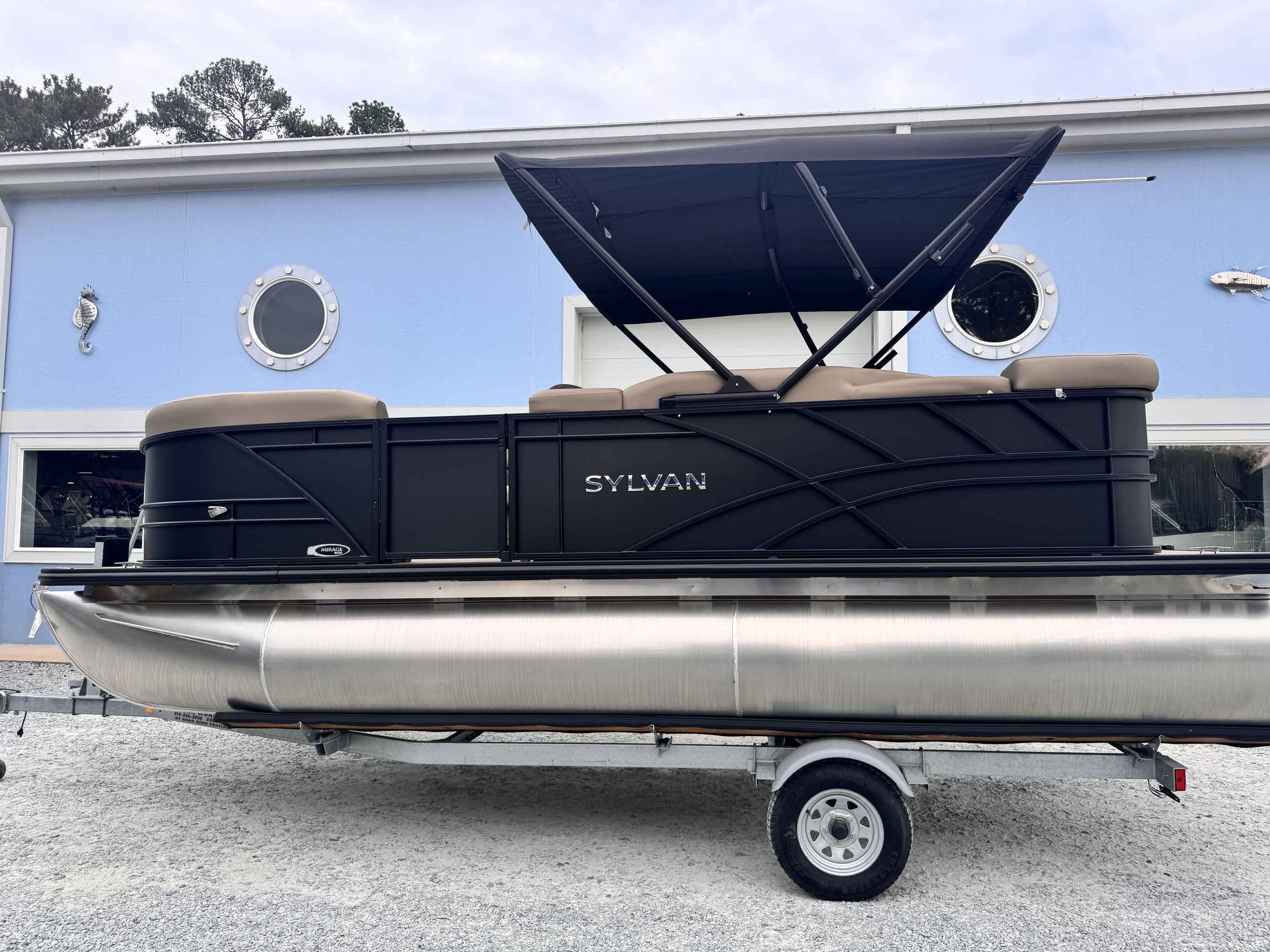 2026 Sylvan Mirage Cruise 8520 CRS