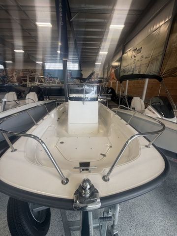 2025 Boston Whaler 150 Montauk - 3