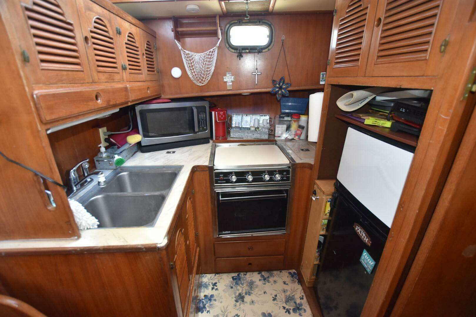 1985 Albin 43 Double Cabin - Image 15