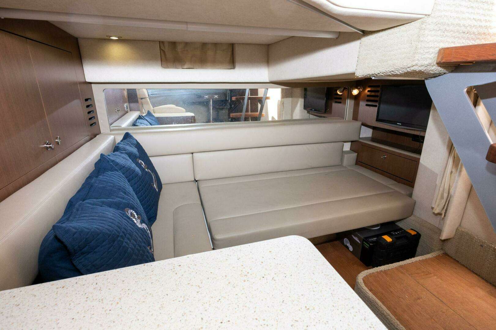 2013 Sea Ray 370 Sundancer - Image 39