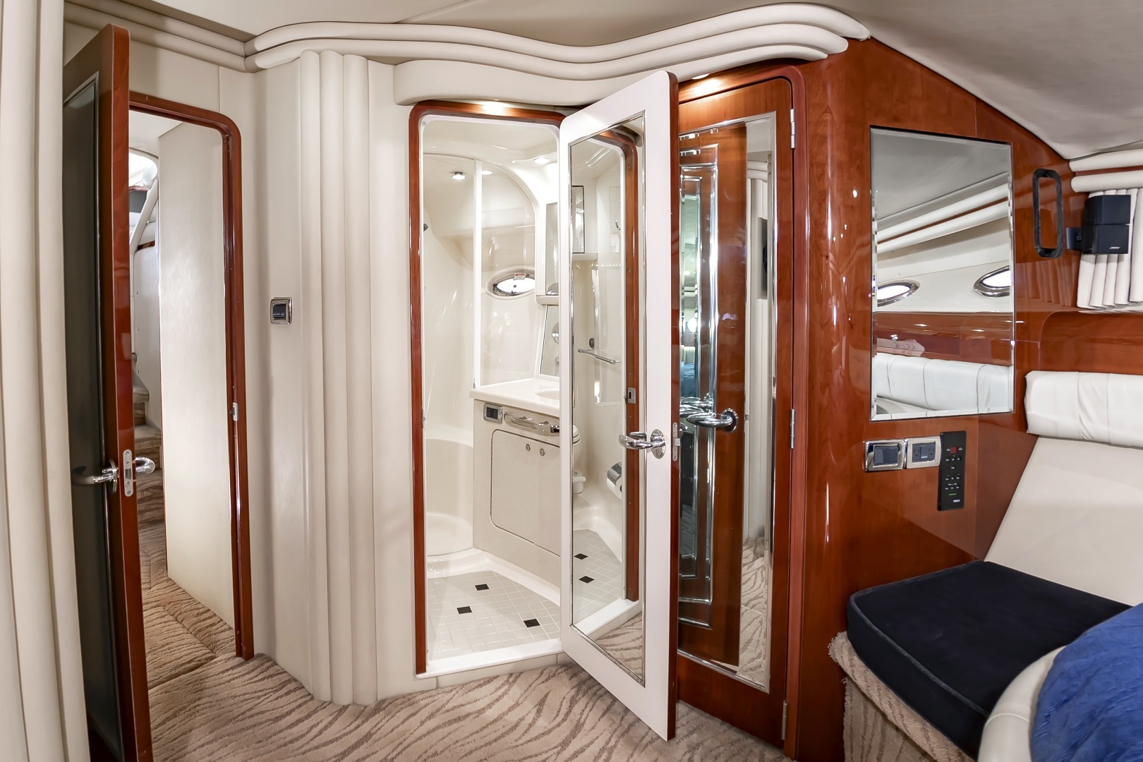 2002 Sea Ray 560 Sedan Bridge - Image 40