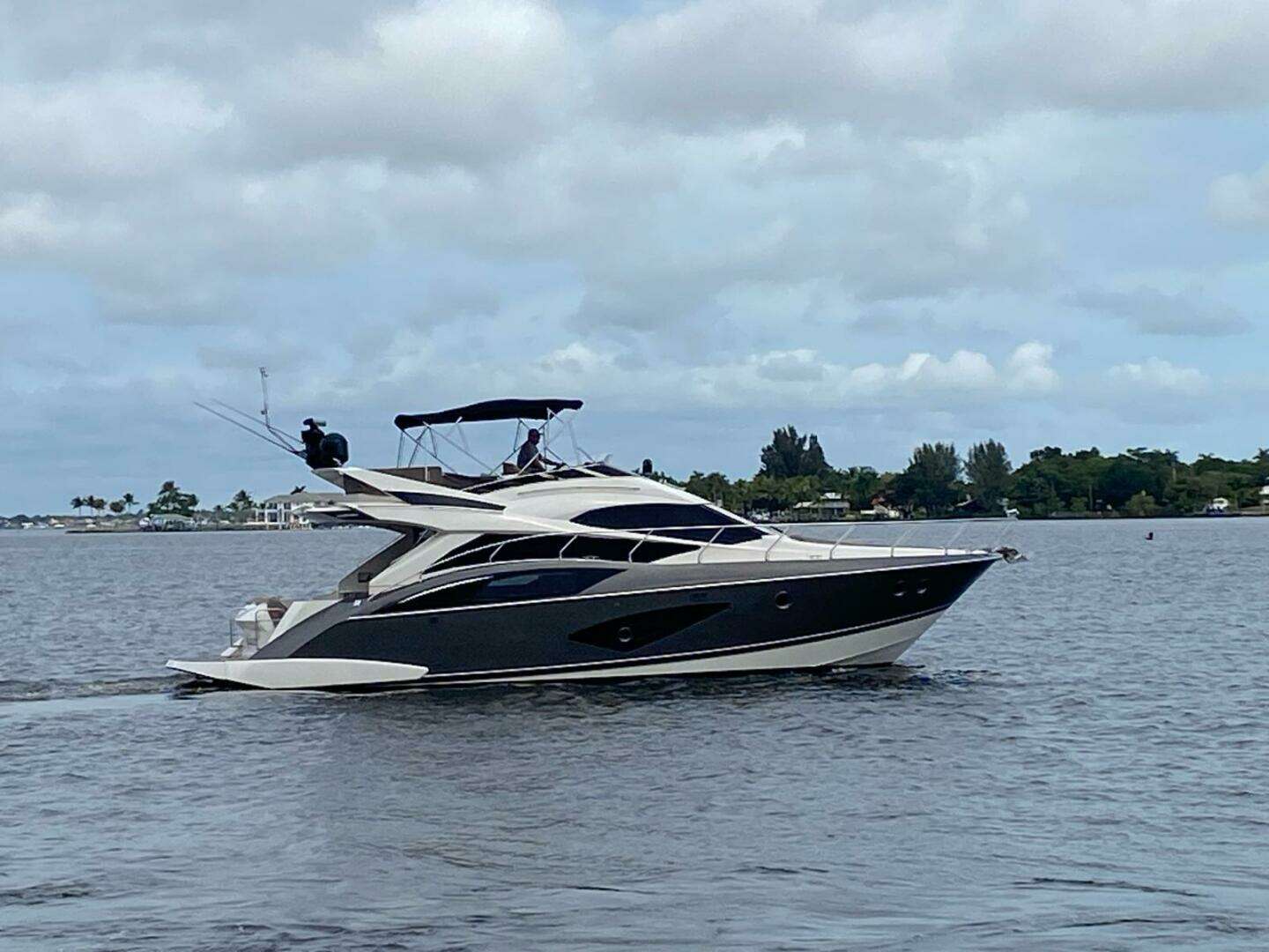 2017 Marquis 500 Sport Yacht - Image 7