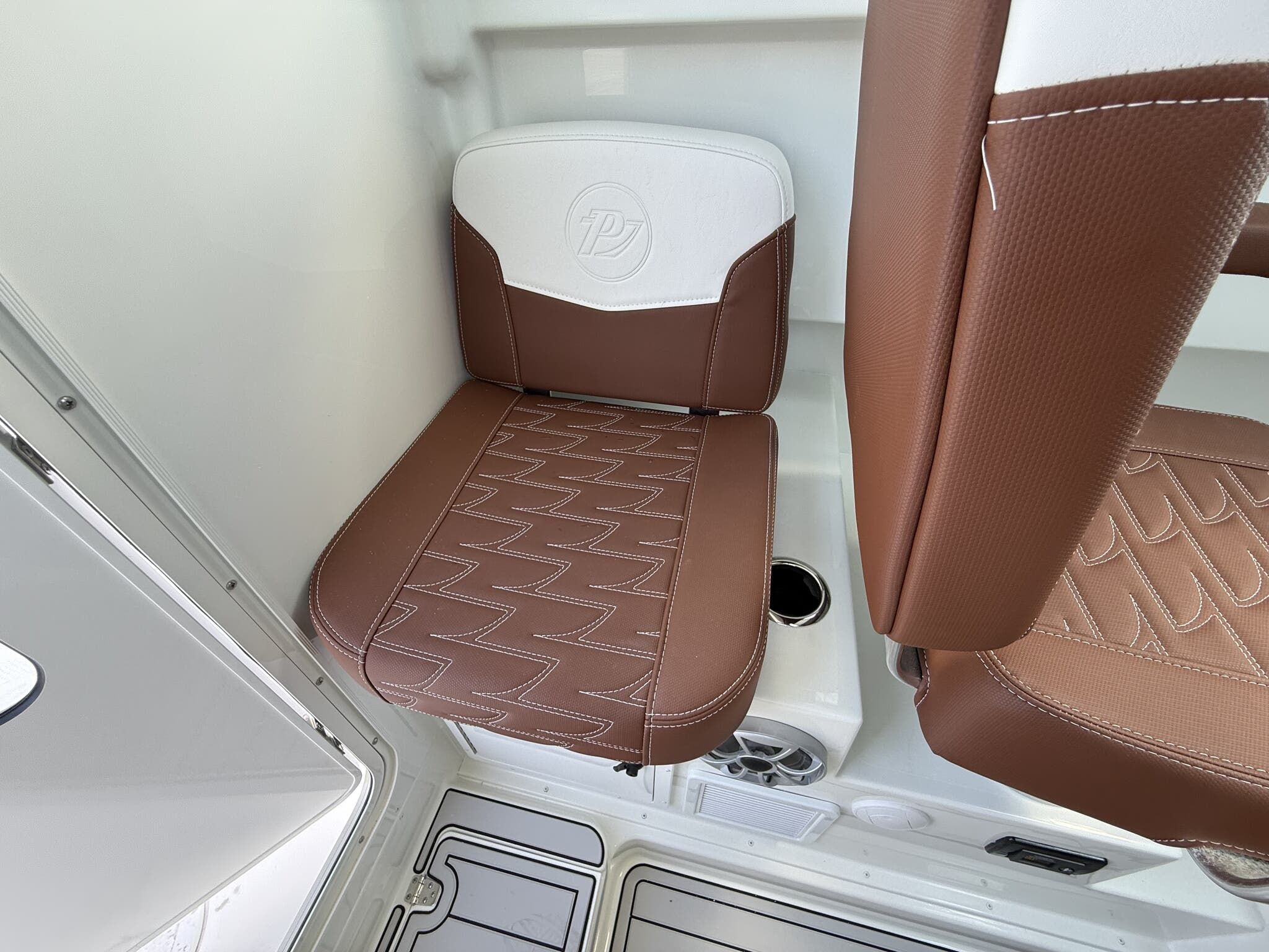 2026 Parker 227 Explorer WITH AC AND SEAKEEPER RIDE - 15