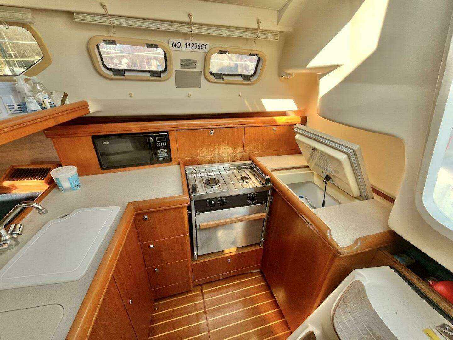 2002 Hunter 326 - Image 9
