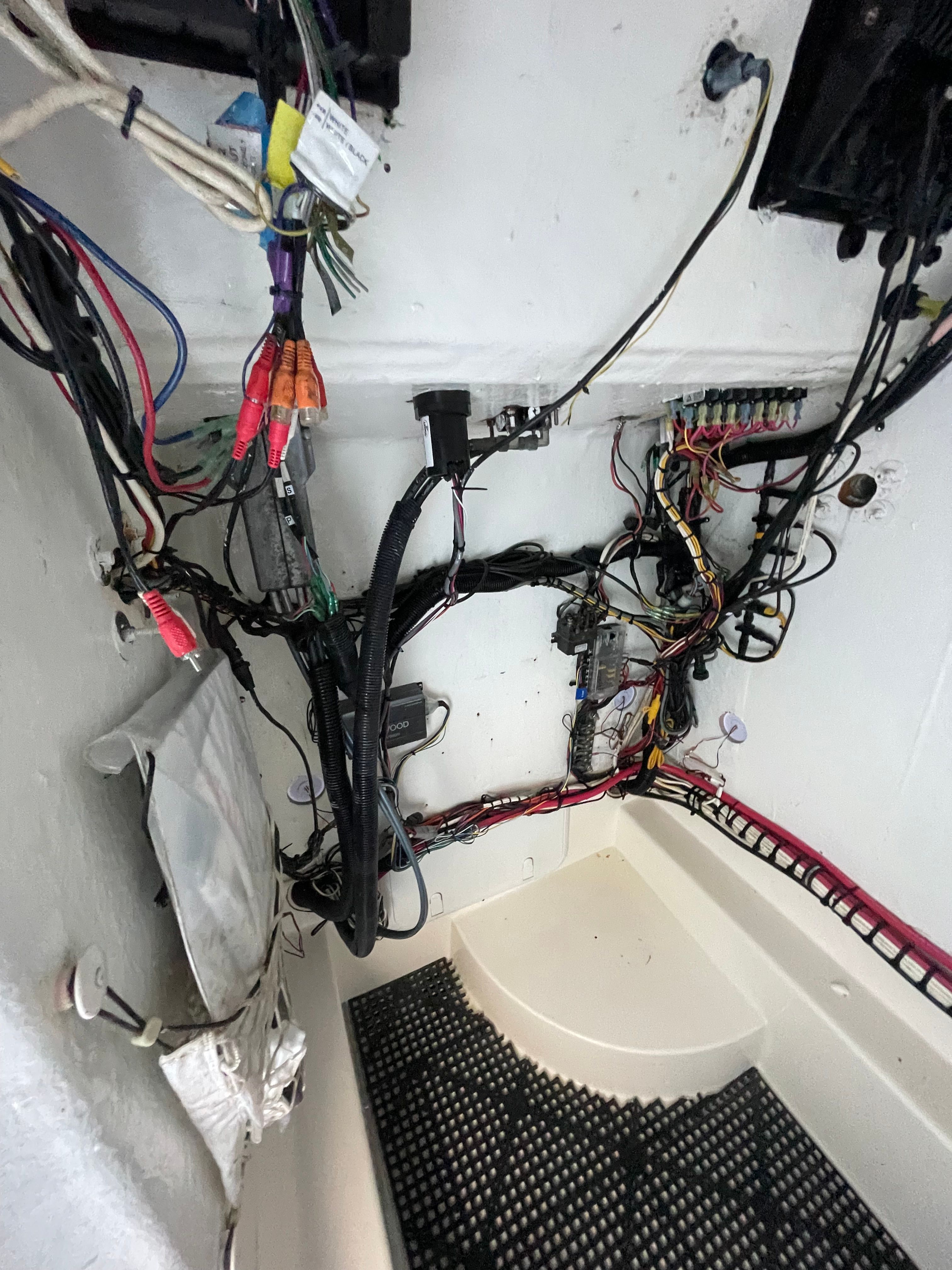 2008 Custom 28 Center Console - 13
