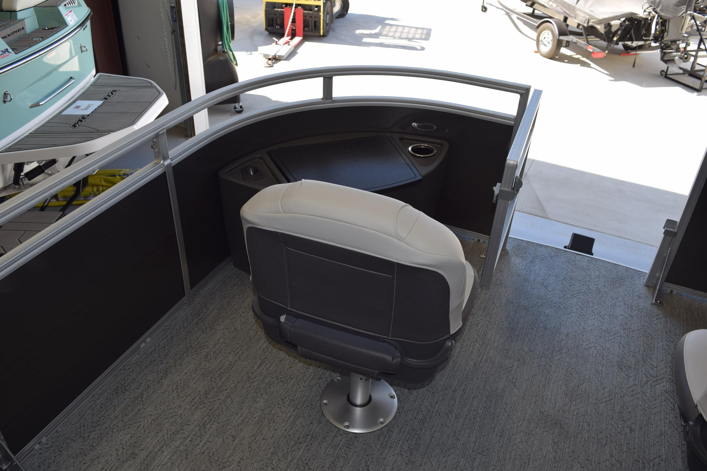 2026 Sun Tracker Fishin' Barge 22 DLX interior with captain's chair and console.