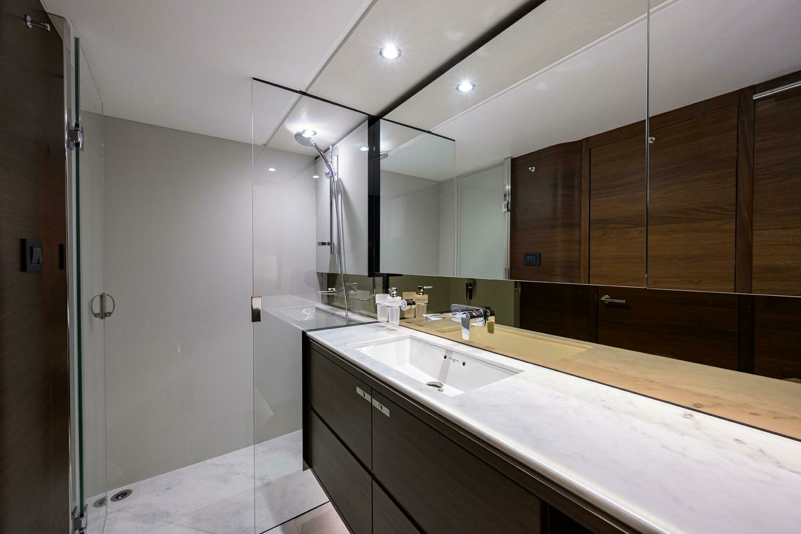 2021 Princess F70 - Image 43