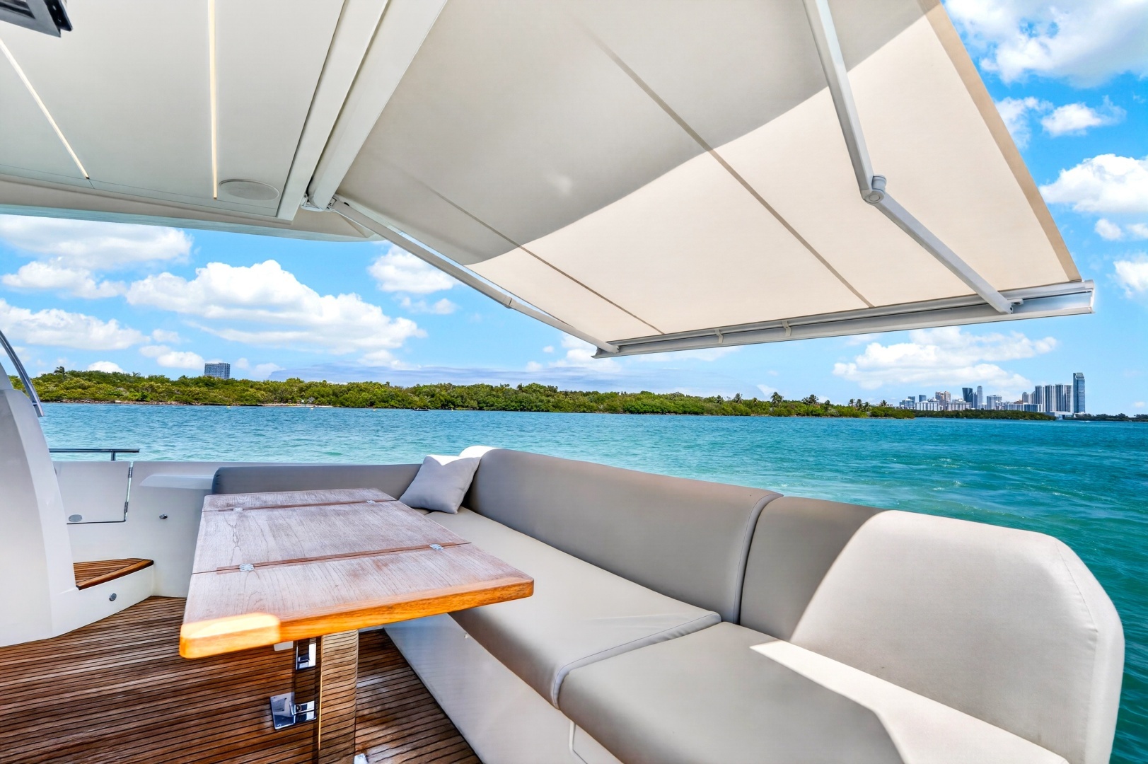 2023 Prestige 590 - Image 22