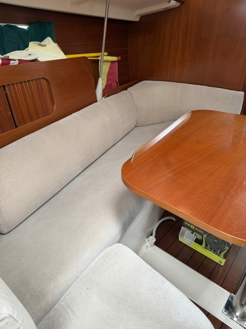 1995 Beneteau OCEANIS 321 - Image 11