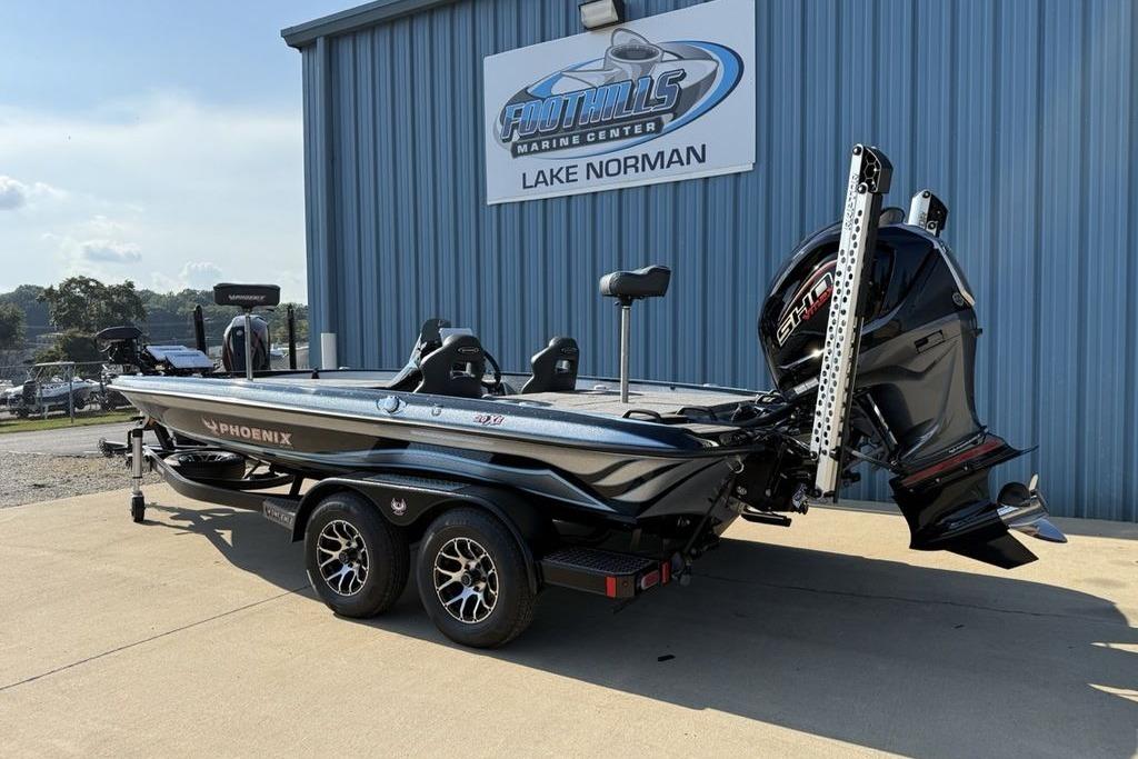 2026 Phoenix 20 XE boat at Foothills Marine Center, Lake Norman.