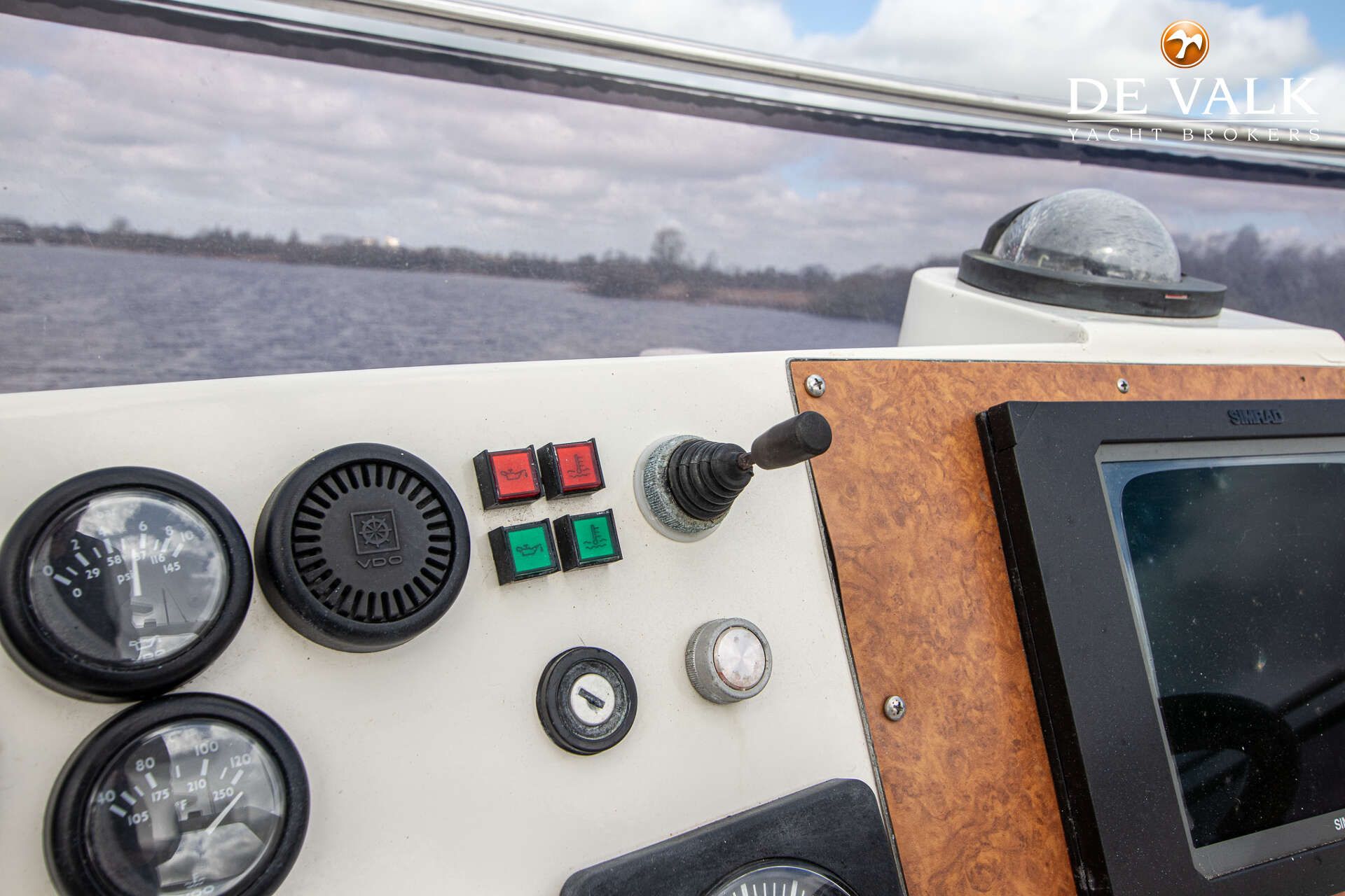 1991 Neptunus 145 Flybridge - 14
