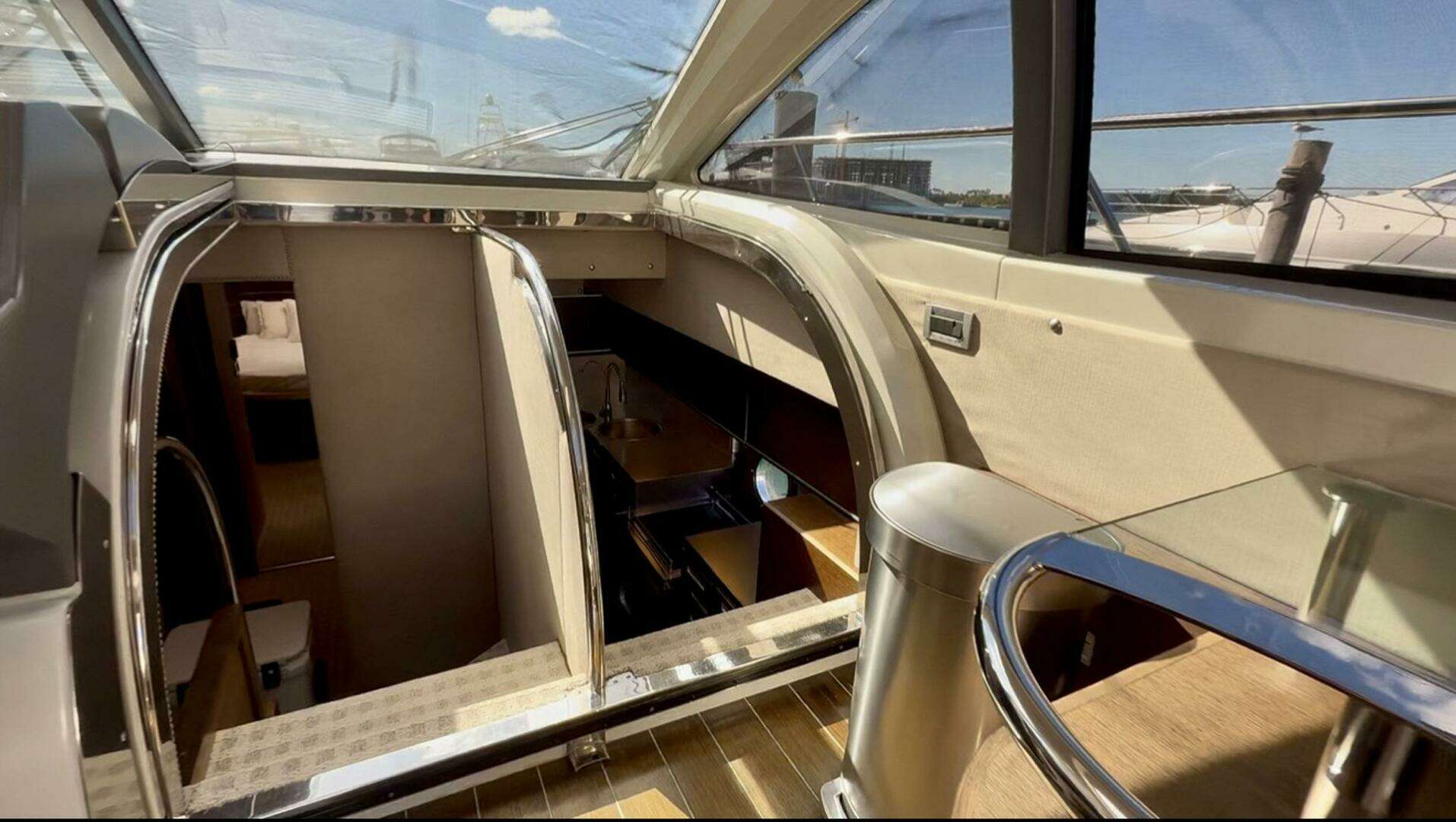 2011 Azimut 68S - Image 18