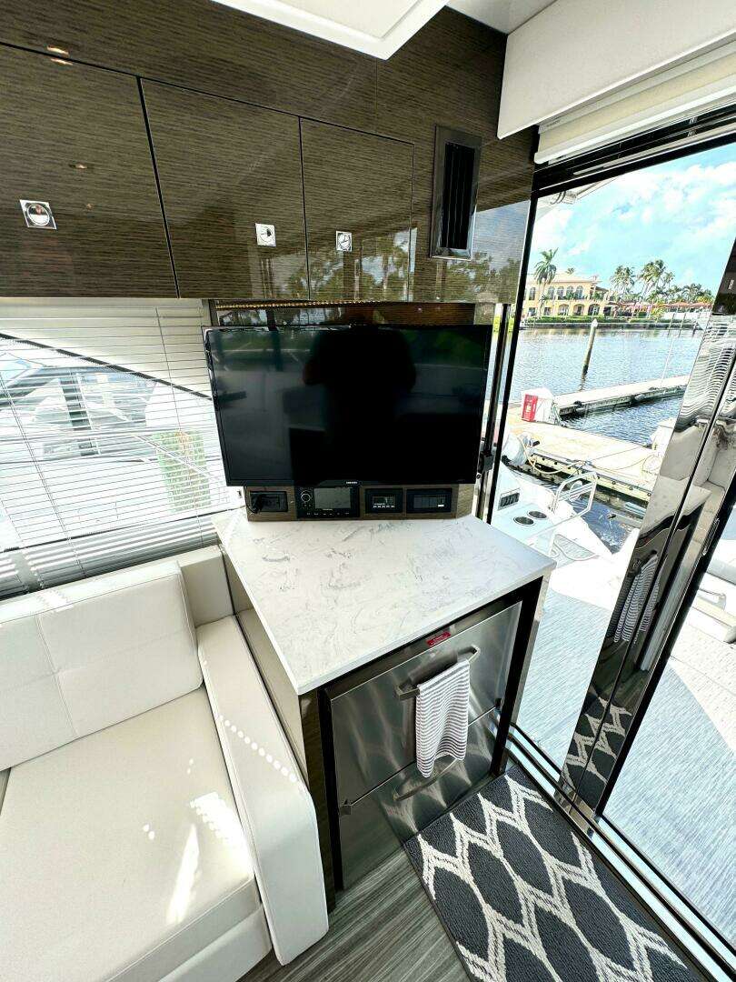 2020 Cruisers Yachts 50 Cantius - Image 11