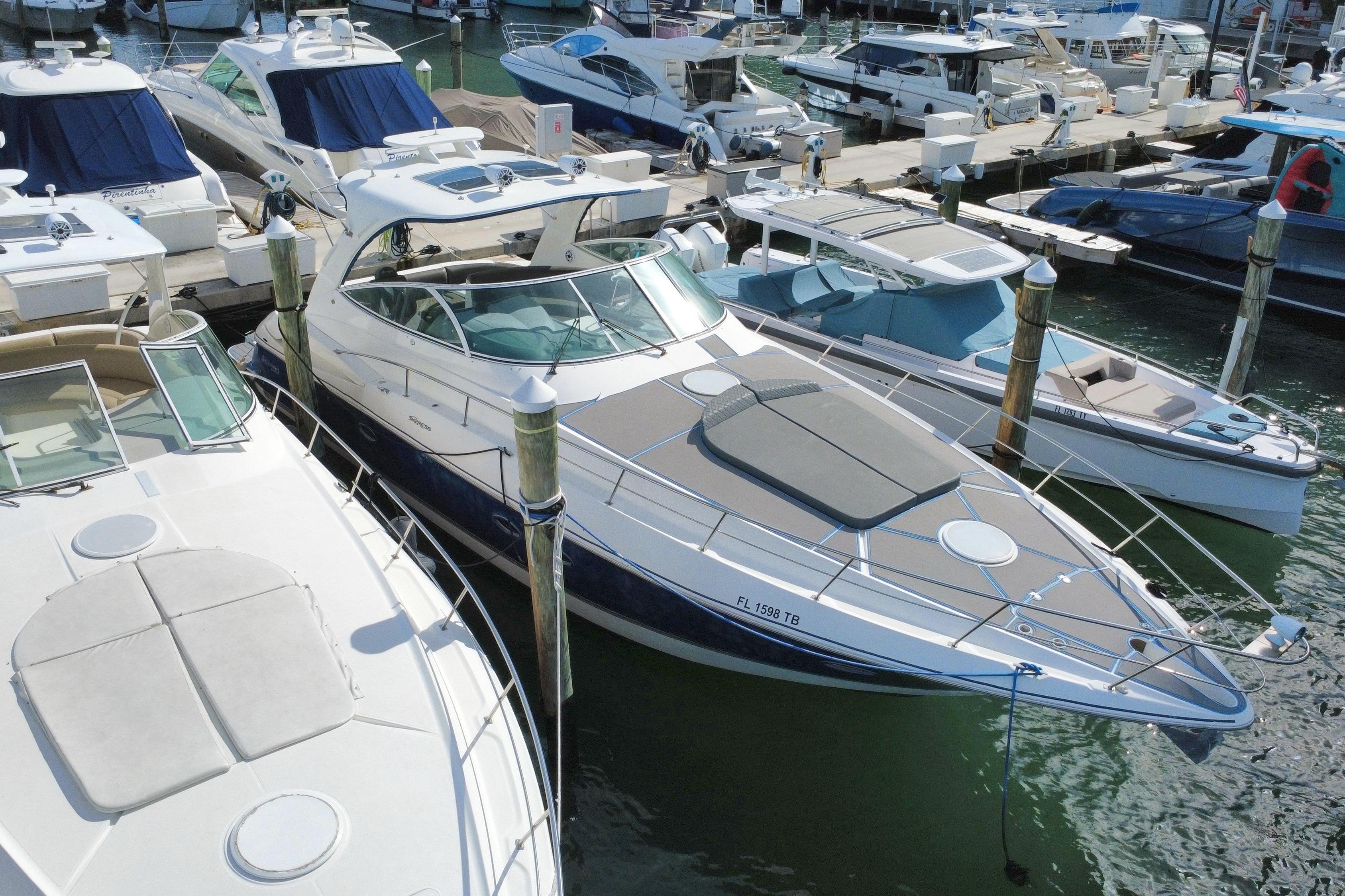 2005 Cruisers Yachts 440 Express