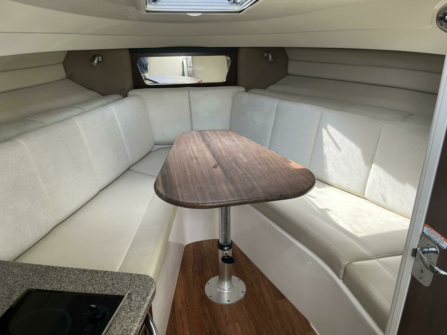 2015 Robalo R305 Walkaround - Image 9