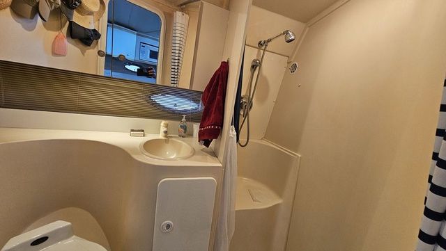 1996 Cruisers Yachts 3570 Esprit - 26