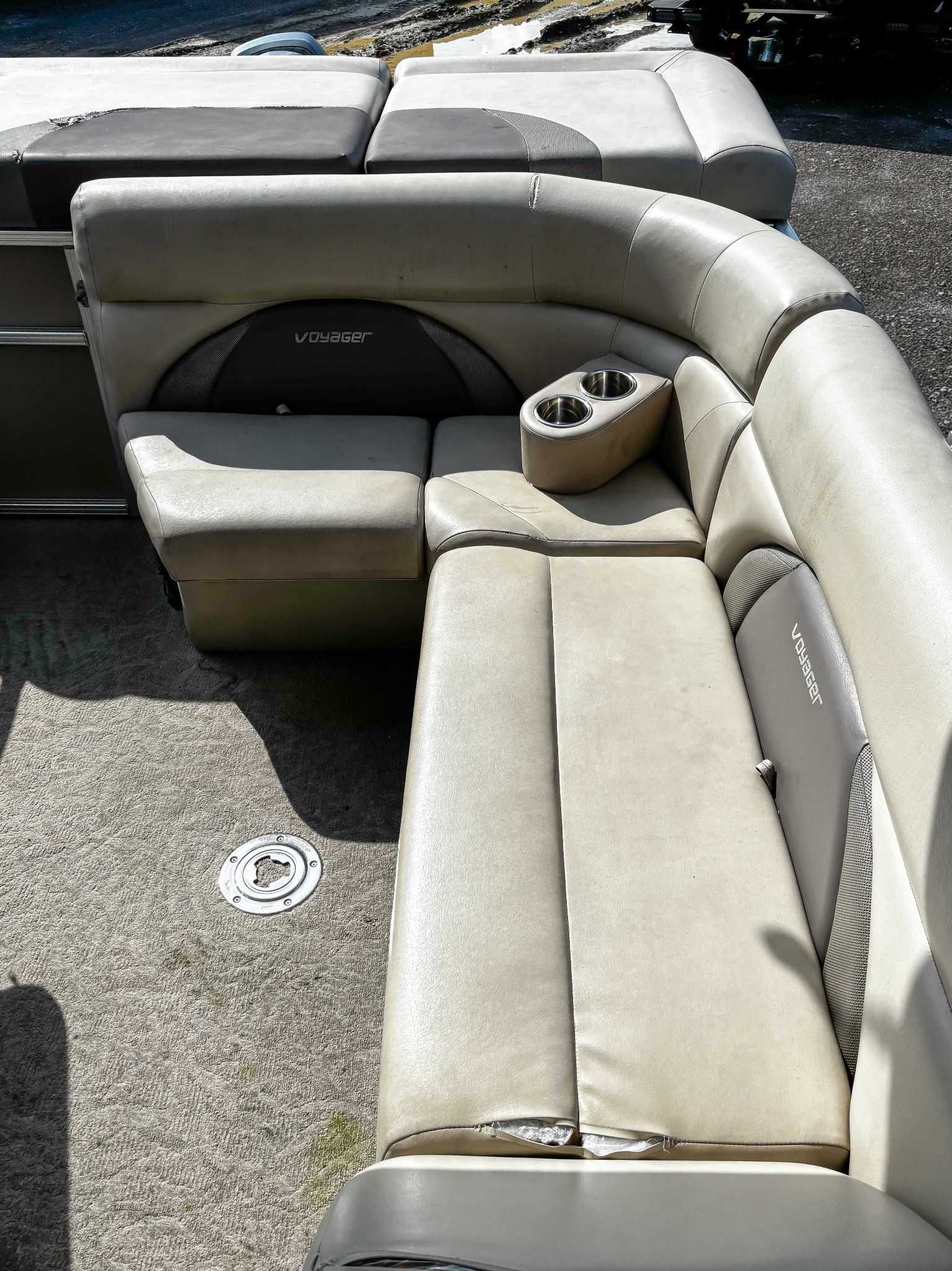 2012 Voyager EXPRESS - 9