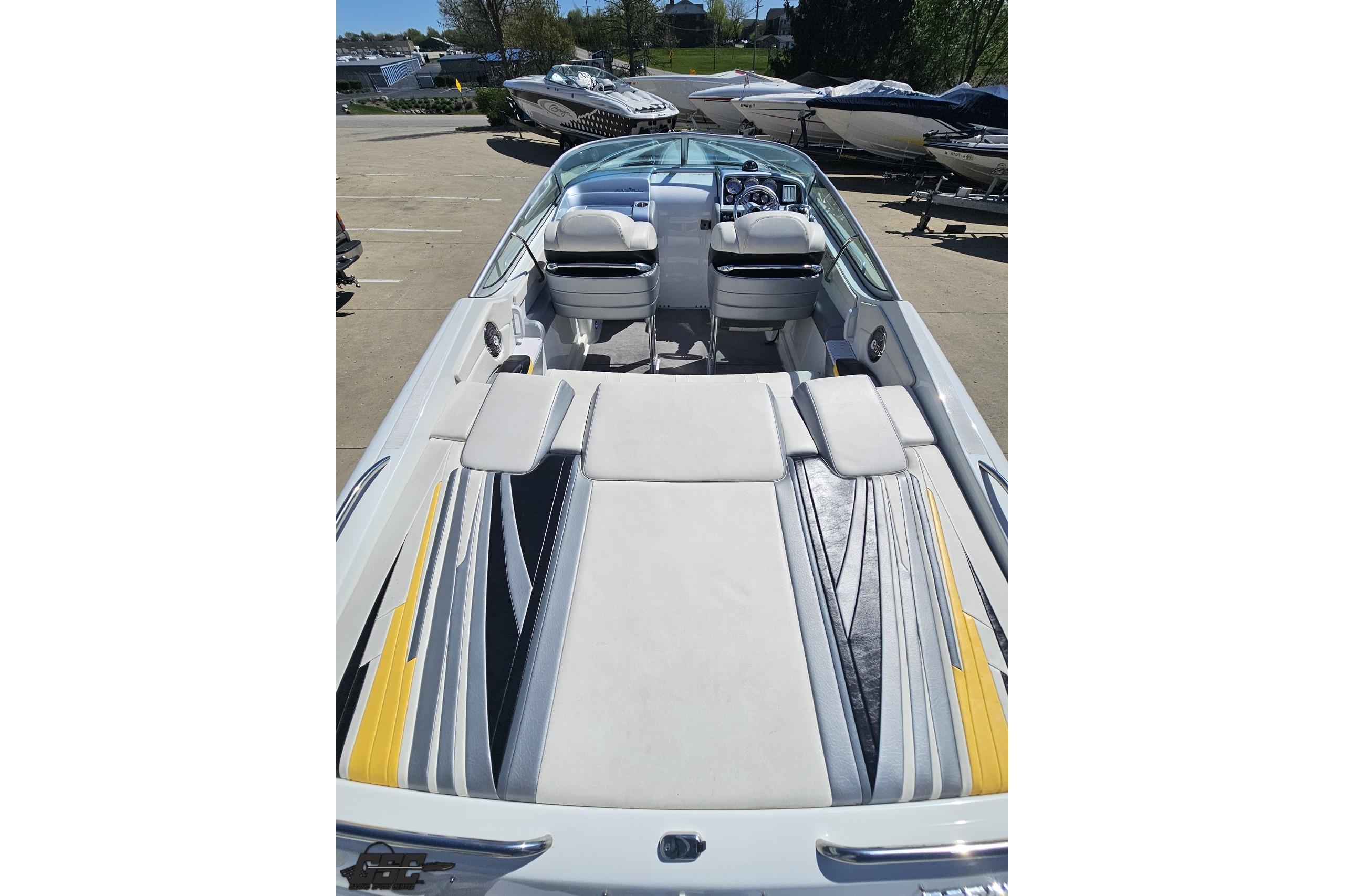 2014 Formula 292 FASTech boat interior with sleek seating and modern design.
