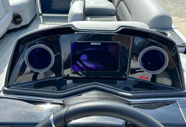 Dashboard of 2024 Landau ATLANTIS 230C with Simrad display.
