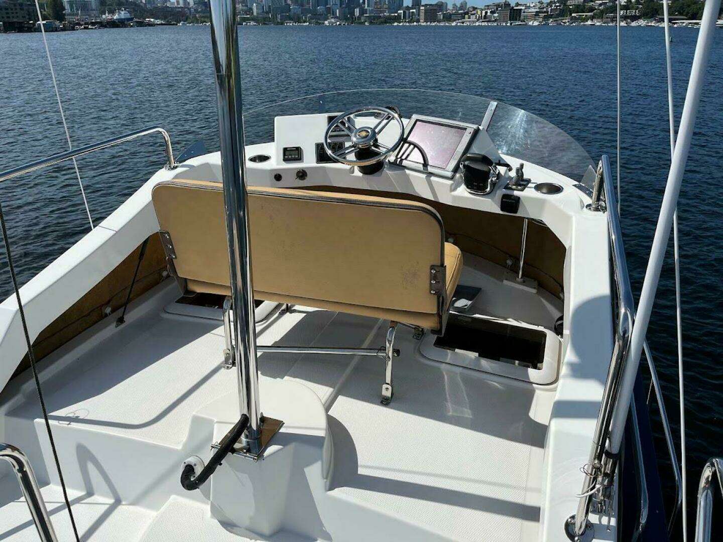 2013 Ranger Tugs R-31 CB - Image 17