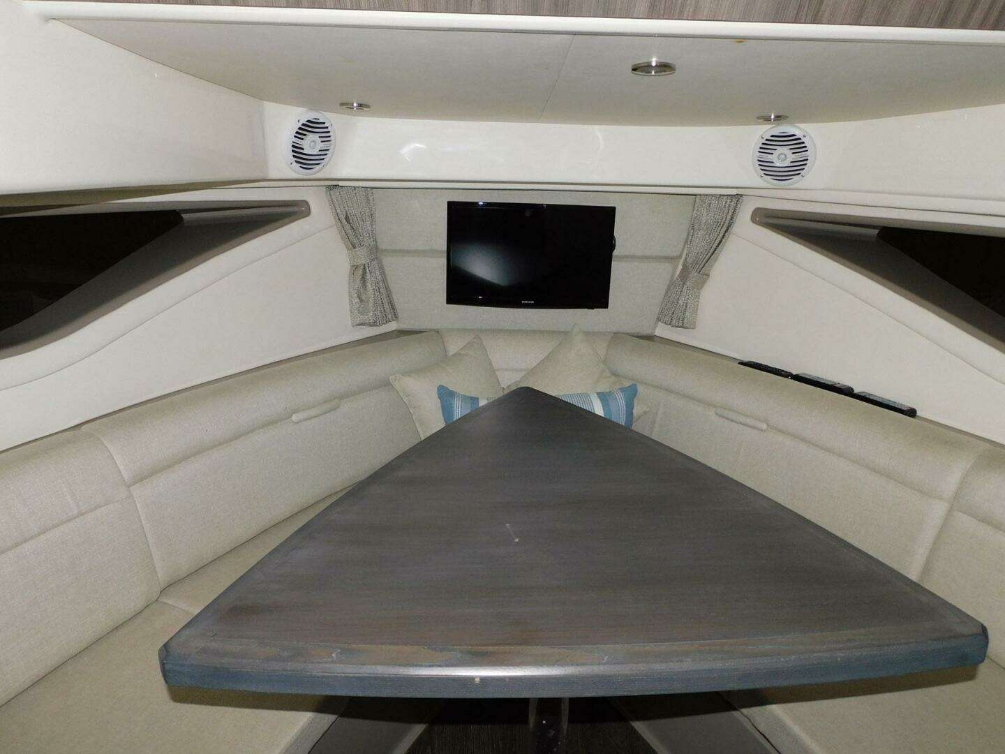 2018 Sea Ray Sundancer 320 - Image 11