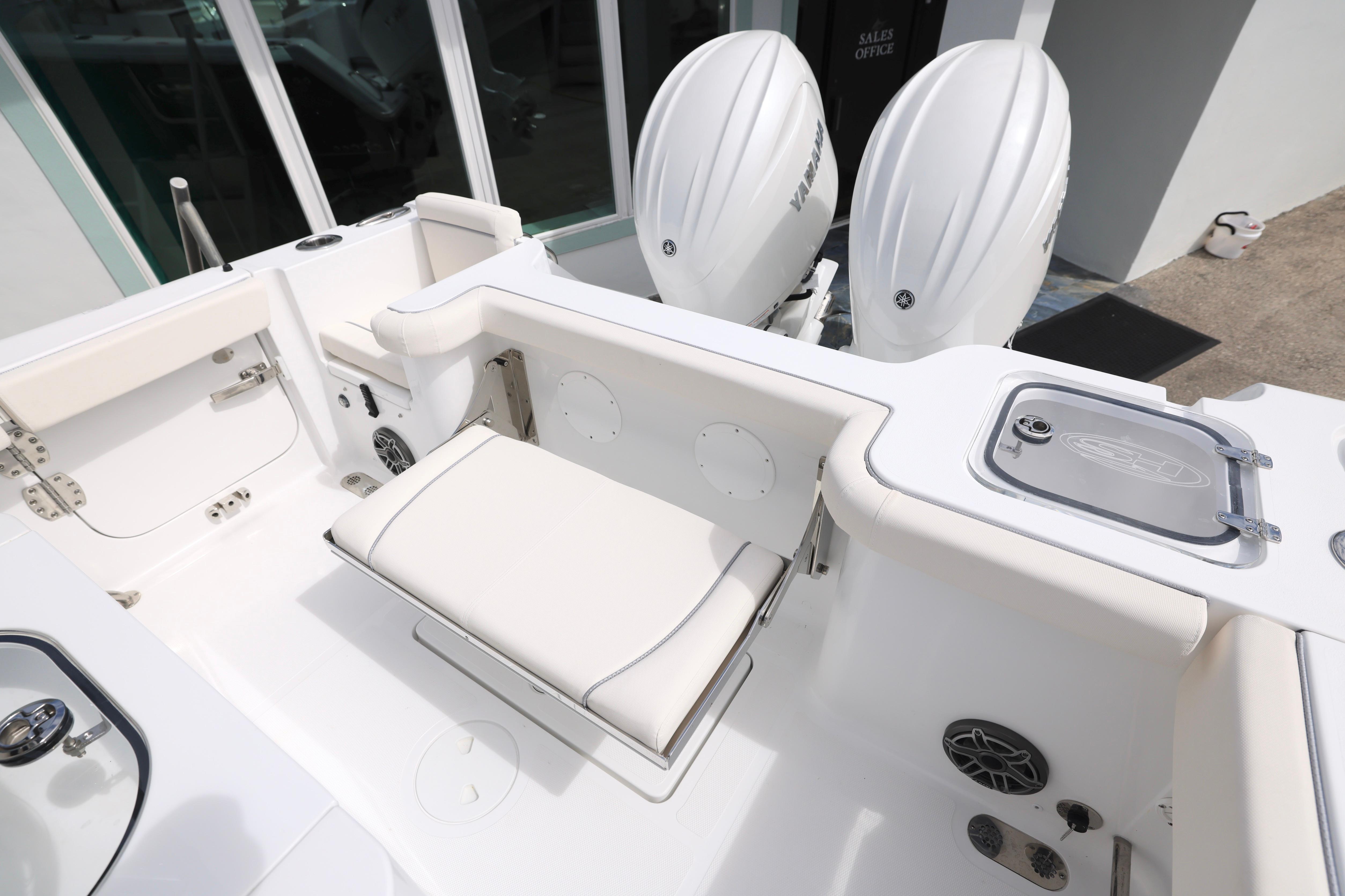 2026 Sea Hunt Gamefish 25 boat interior with Yamaha engines and seating area.